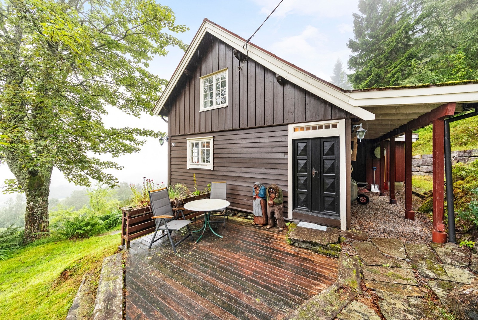 Fritidsboligen er flyttet til stedet i ca. 1900, men oppført tidligere. Tilbygget i ca. 1927 og 2001. Galleribilde