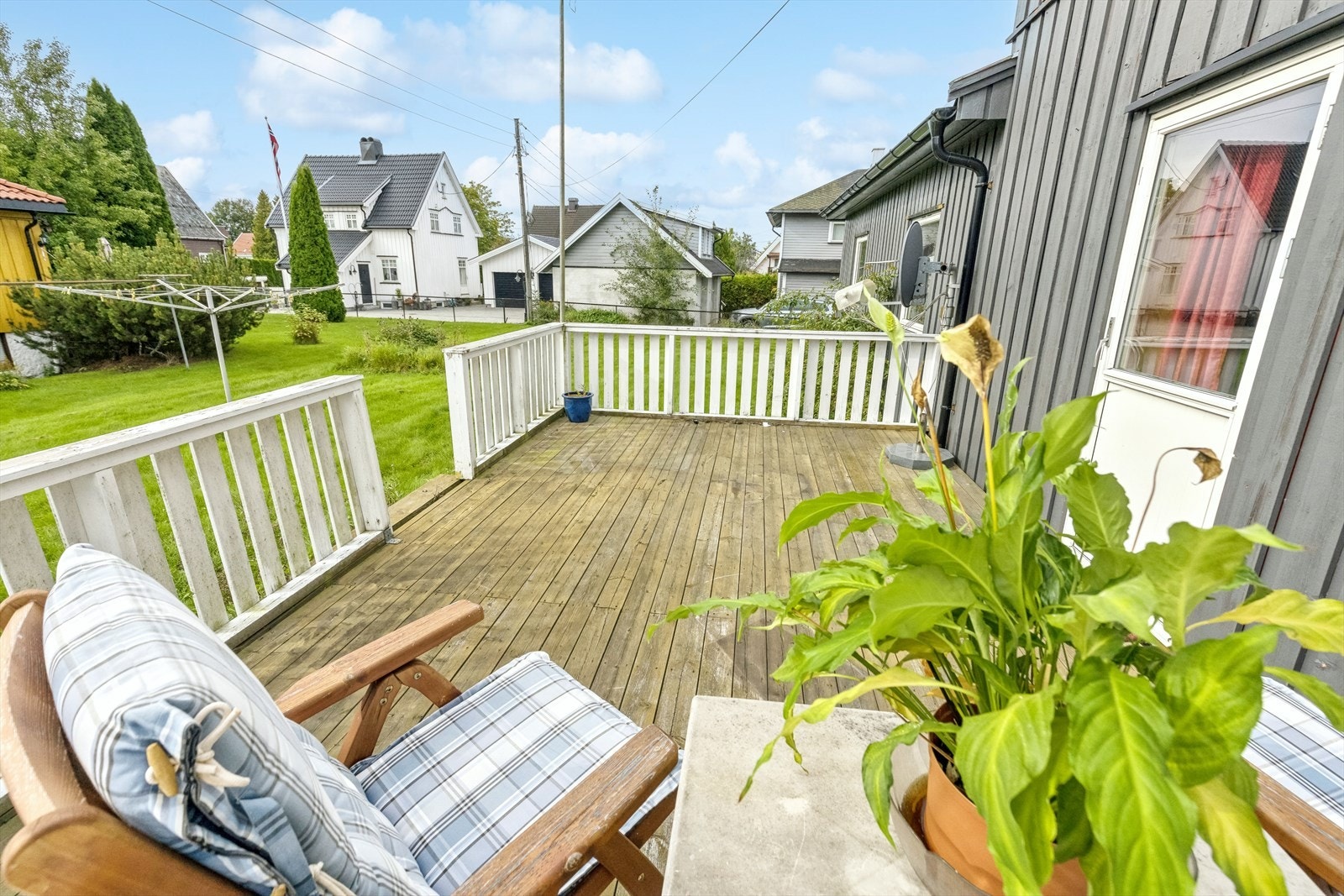 Sydvendt terrasse på ca. 18m2. Galleribilde