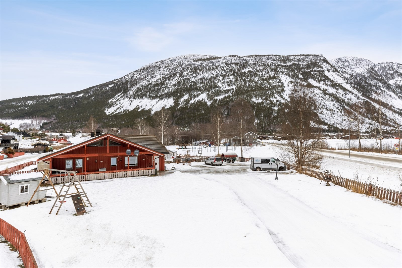 Vertikaldelt tomannsbolig med to seksjonerte leiligheter. Galleribilde