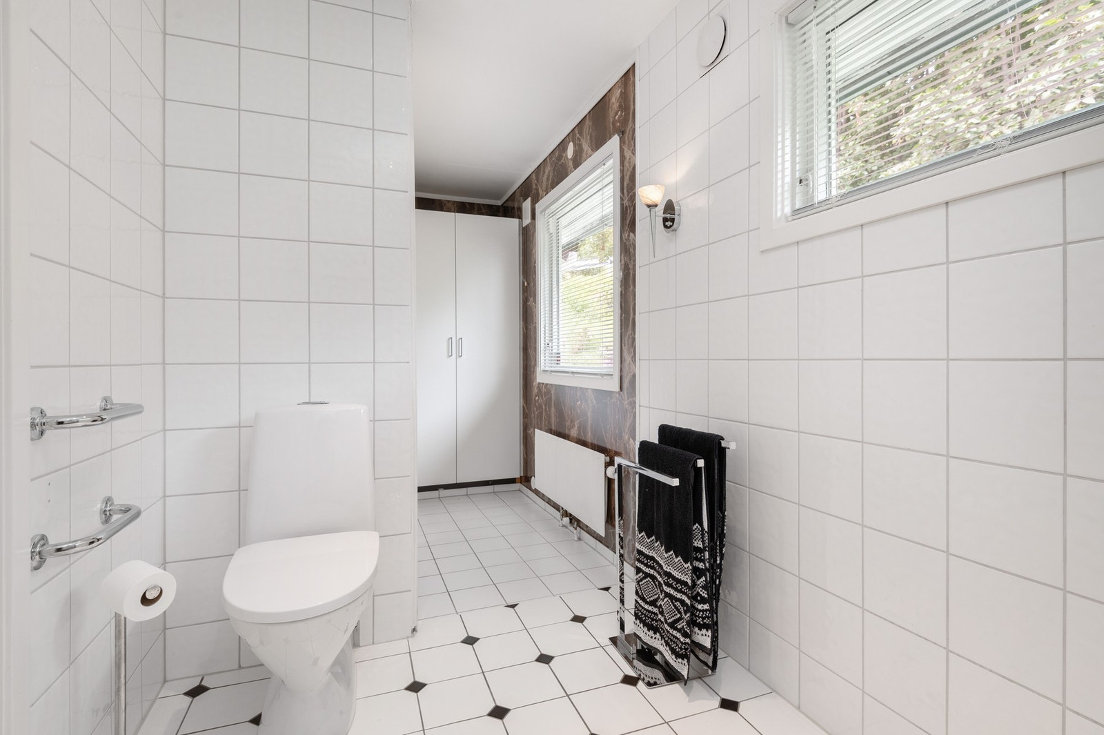 Bad hovedetasje. Nytt toalett ca. 2018 Galleribilde