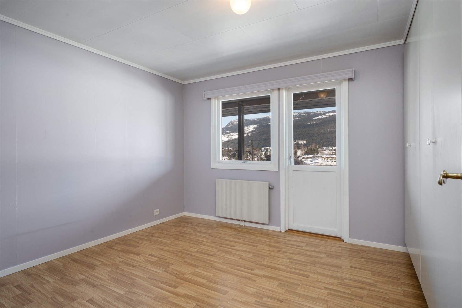 Hovedsoverom i 1. etg har utgang til overbygget terrasse Galleribilde