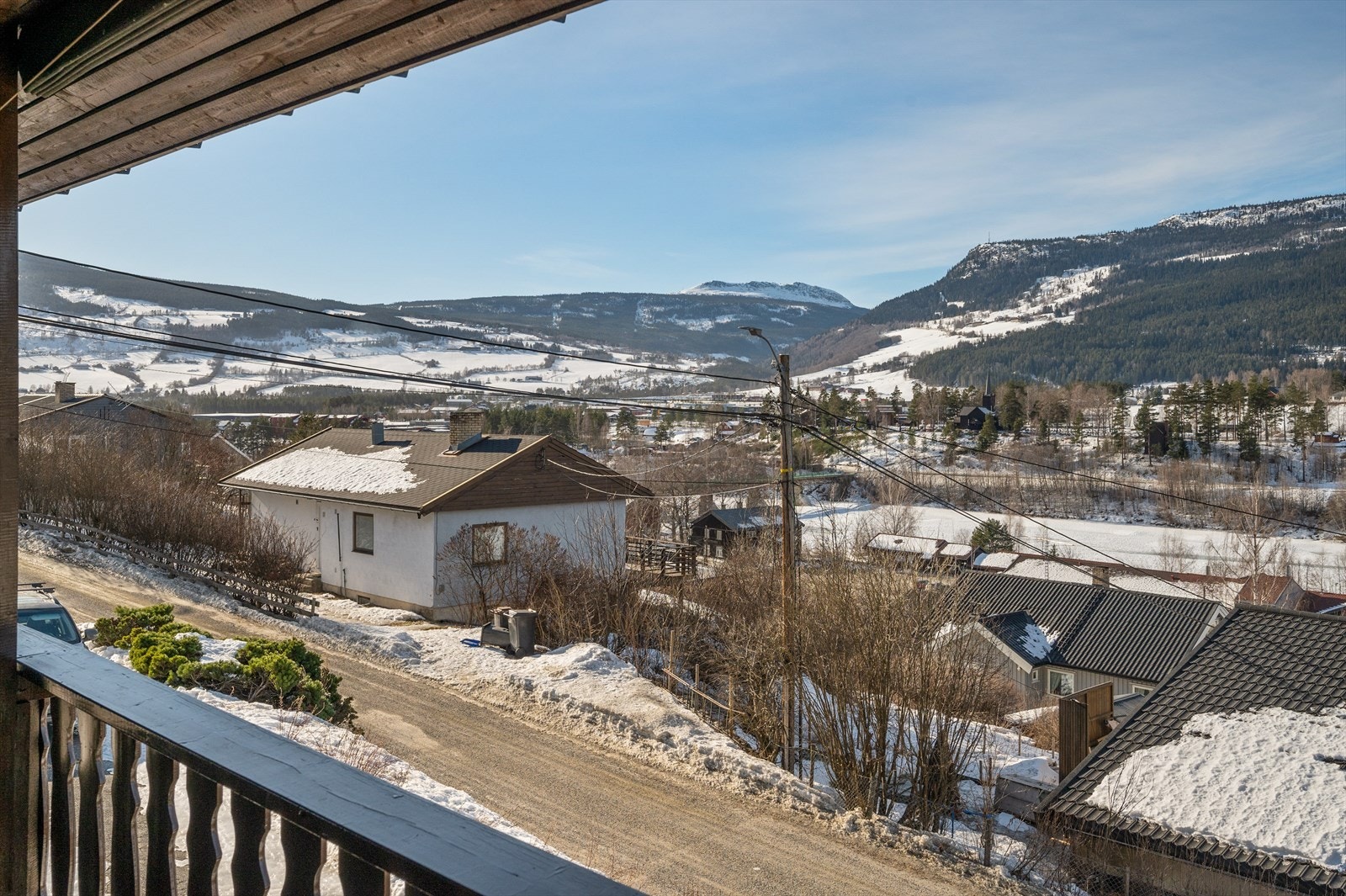 Utsikt mor Feforkampen og Ruste. Meget gode solforhold. Galleribilde