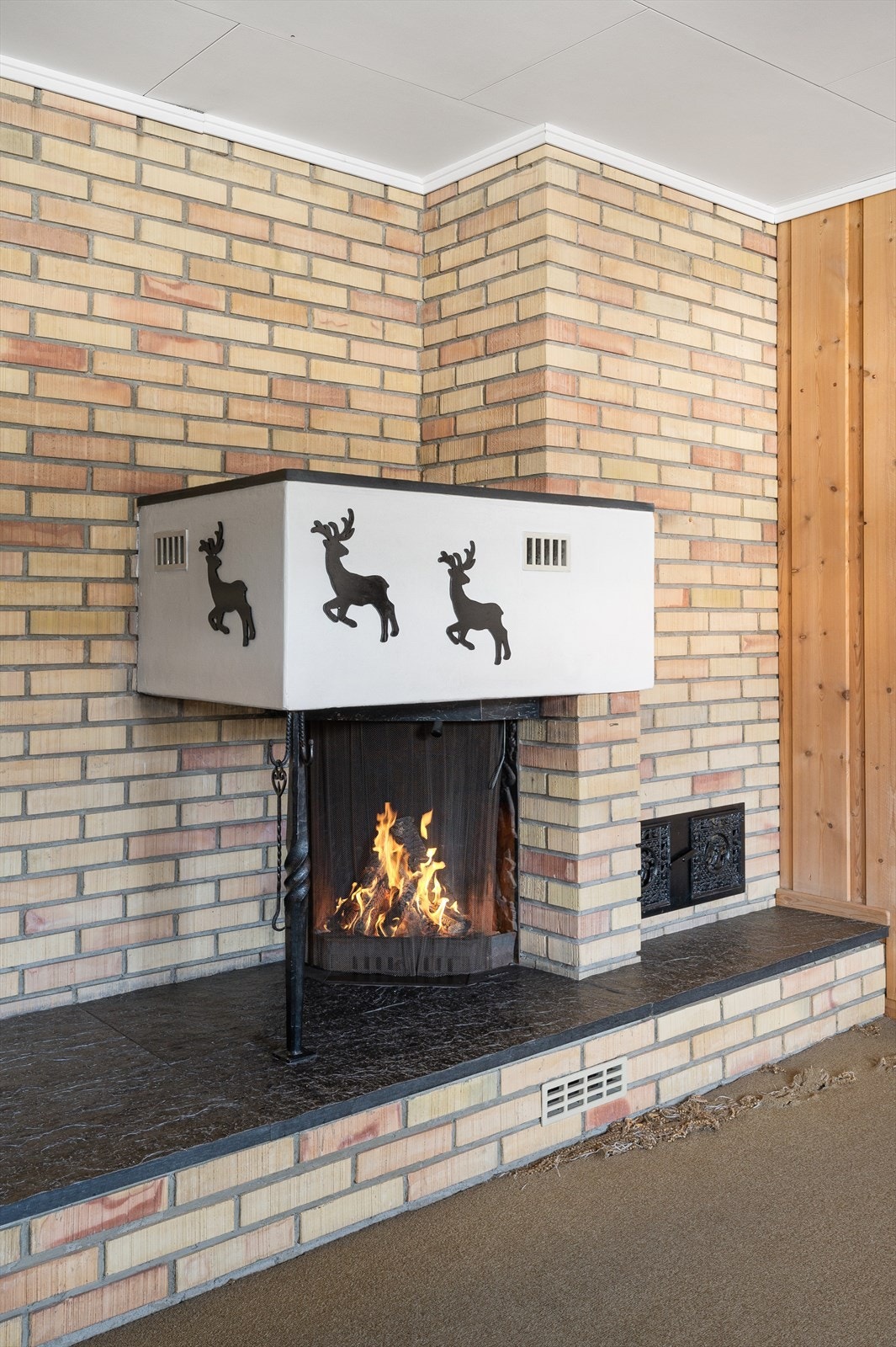 Kjellerstuen har åpen peis Galleribilde