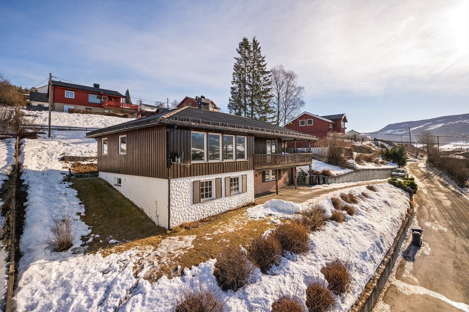 Eiendommen ligger pent til i Hesteskoen på Vinstra Galleribilde