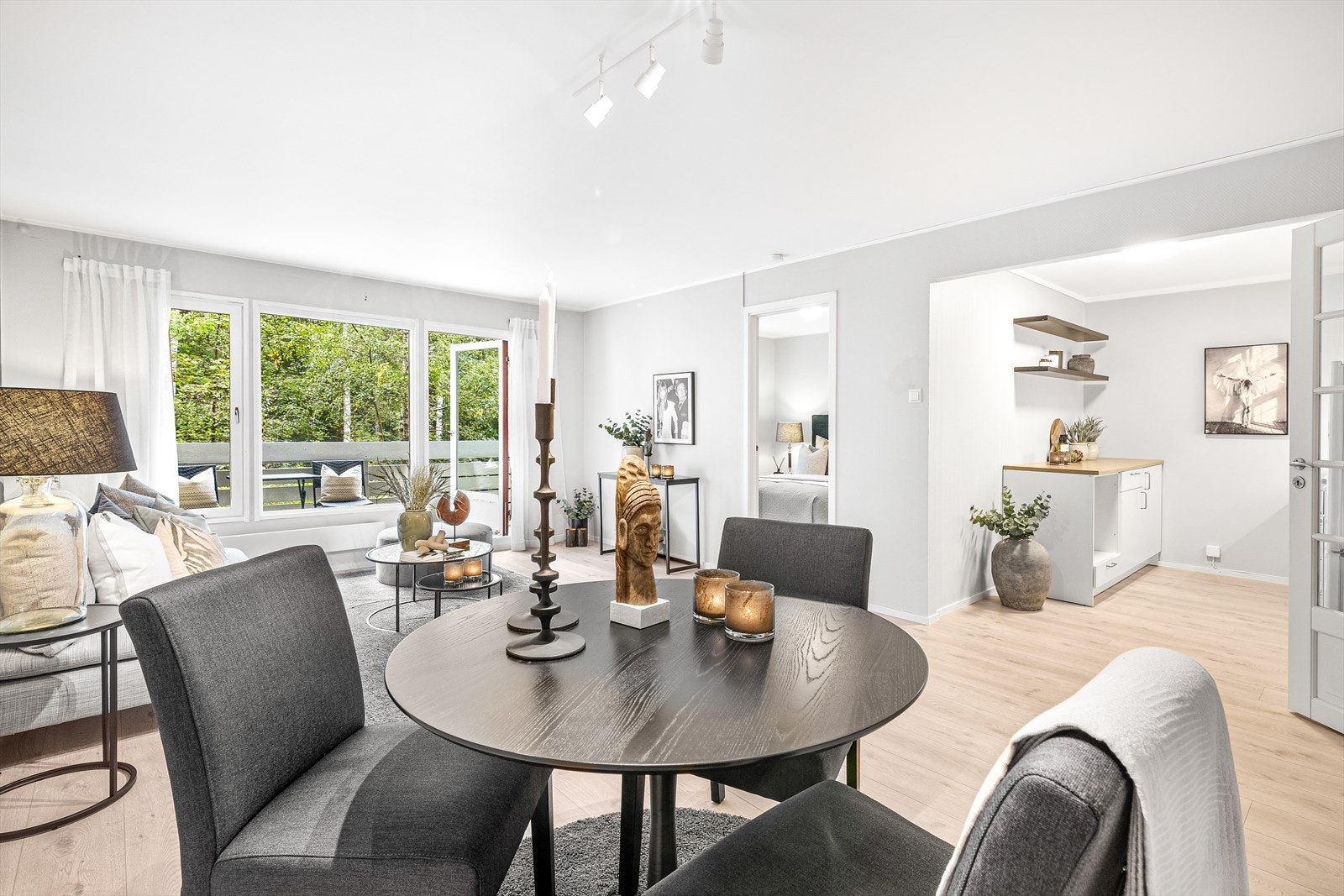 Adrian Stokstad v/Eiendomsmegler1 ønsker deg velkommen til Fossumberget 54! Galleribilde