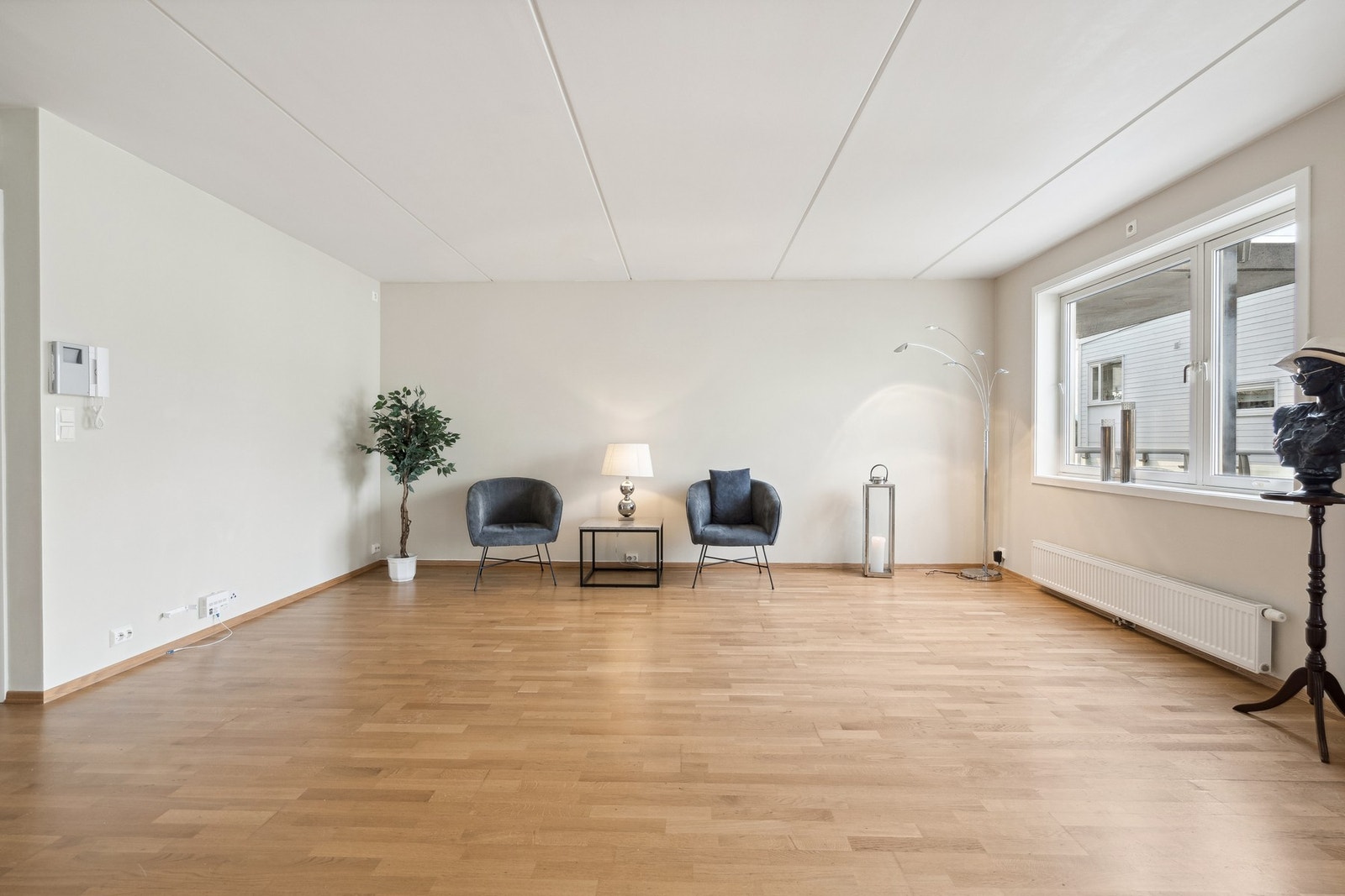 Her er det listefrie overganger mellom vegger og tak, noe som skaper et moderne preg. Galleribilde