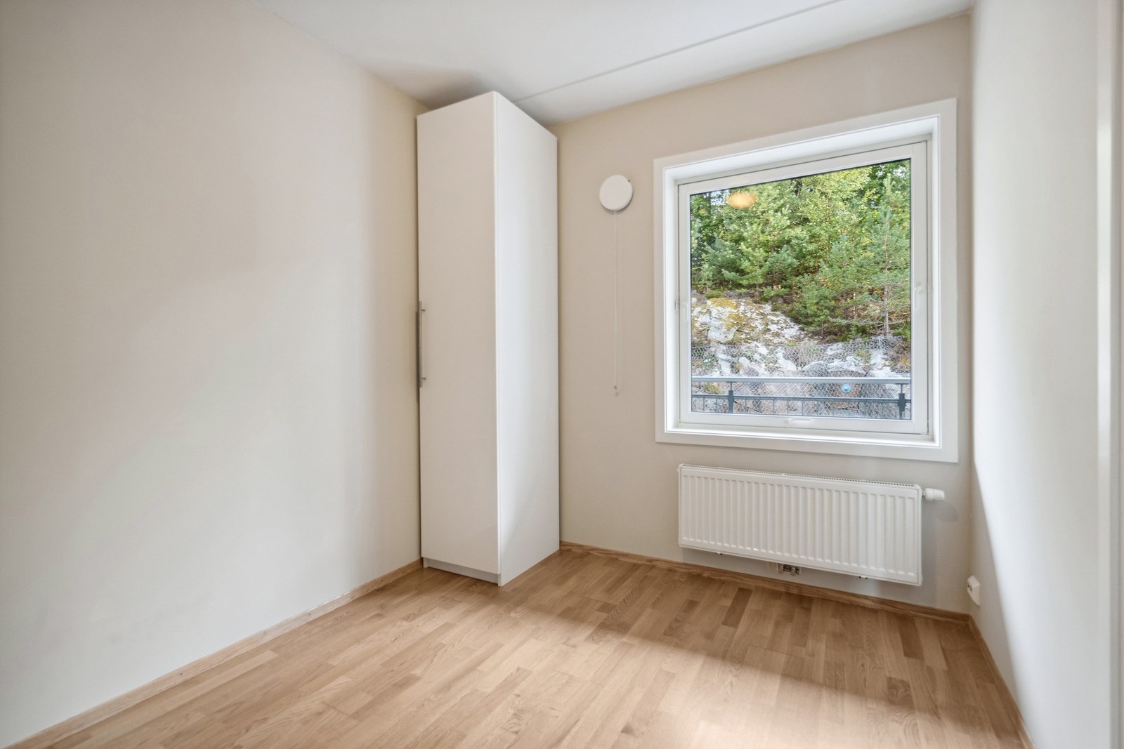 Det er også garderobeskap på soverom 2. Galleribilde