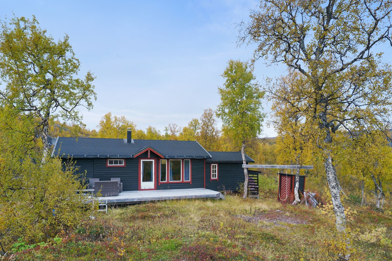 Hytta ligger fint til med utsikt mot Grunnvatnet Galleribilde