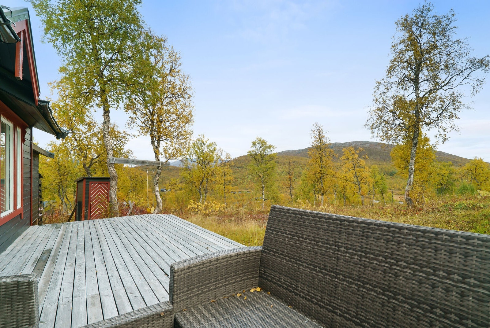 Her kan man sitte og nyte sola og utsikten Galleribilde