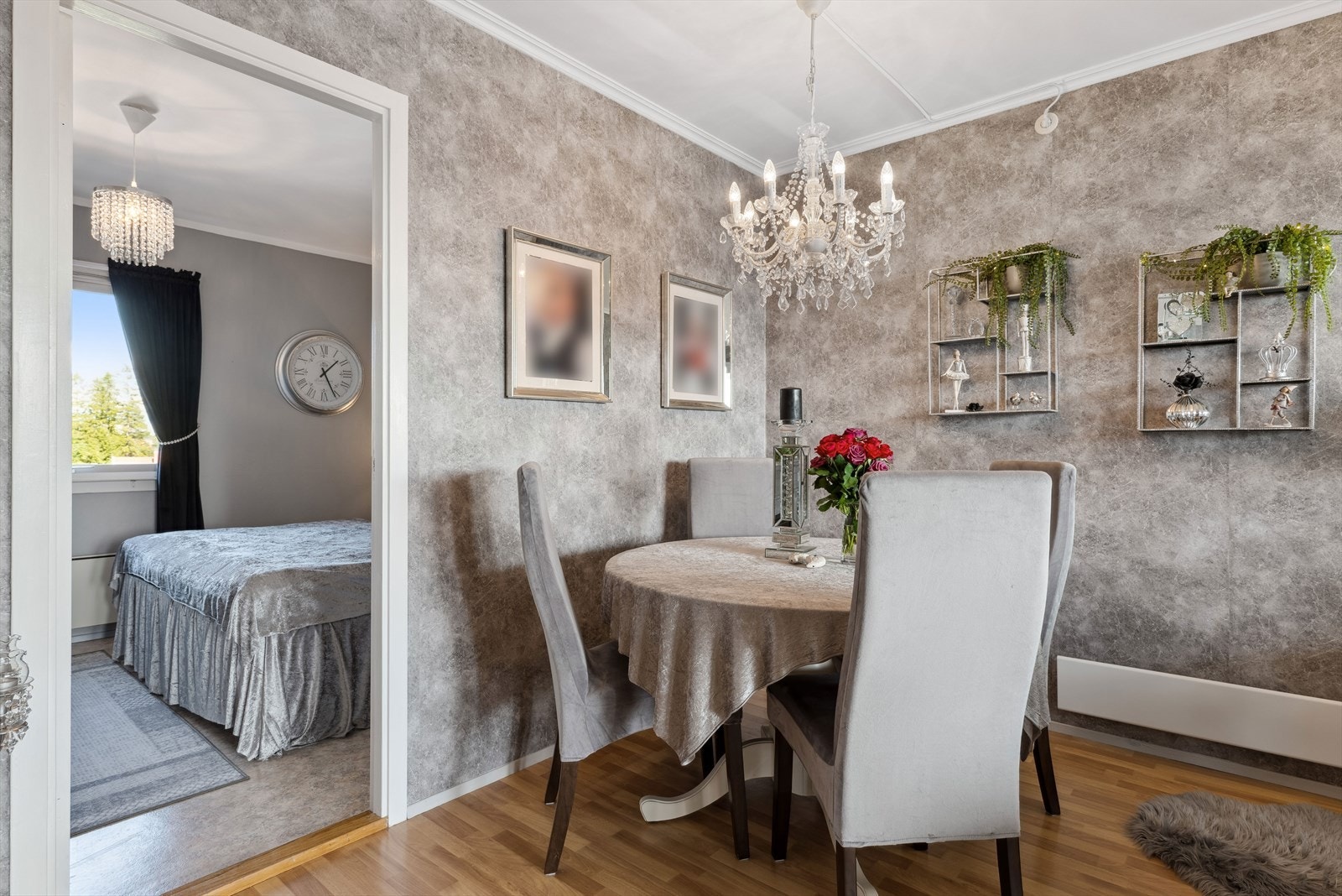 Stue med spiseplass. Galleribilde