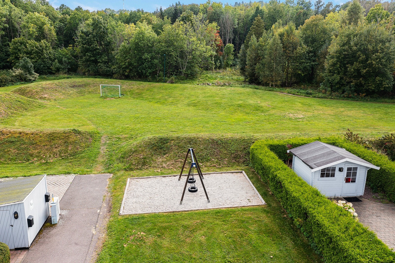 Lekeplass på borettslagets fellesområde Galleribilde