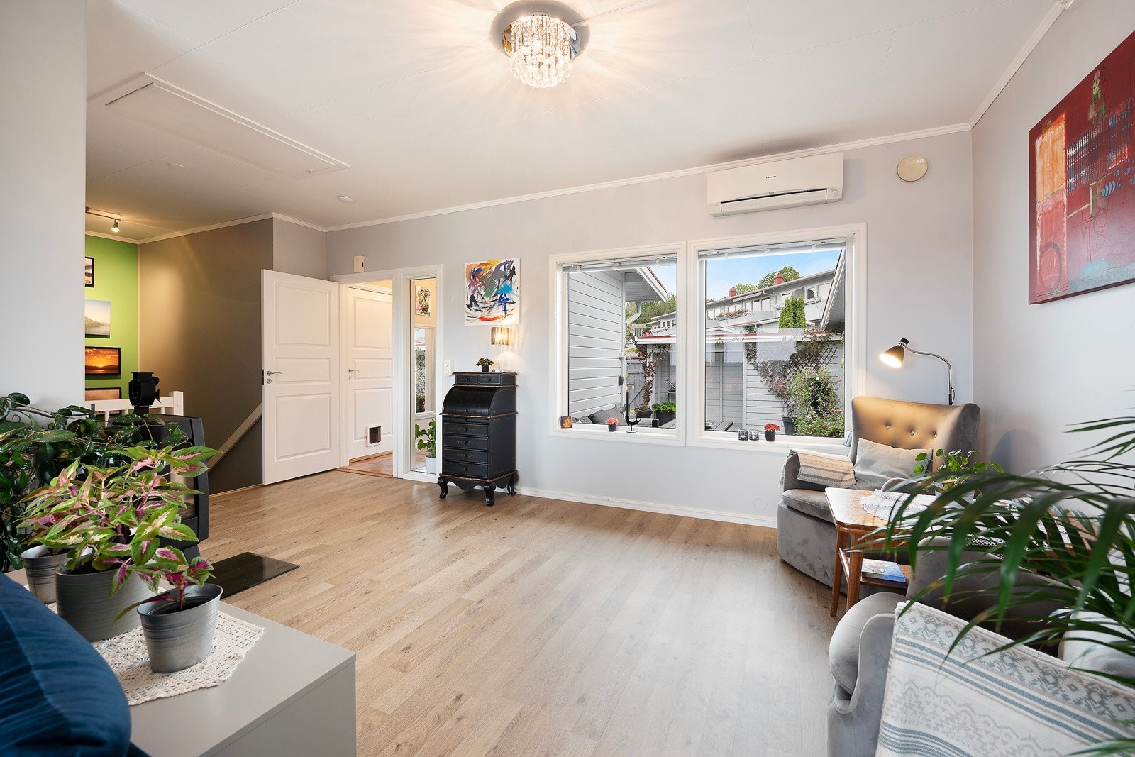 Videre inn finner vi stuen Galleribilde