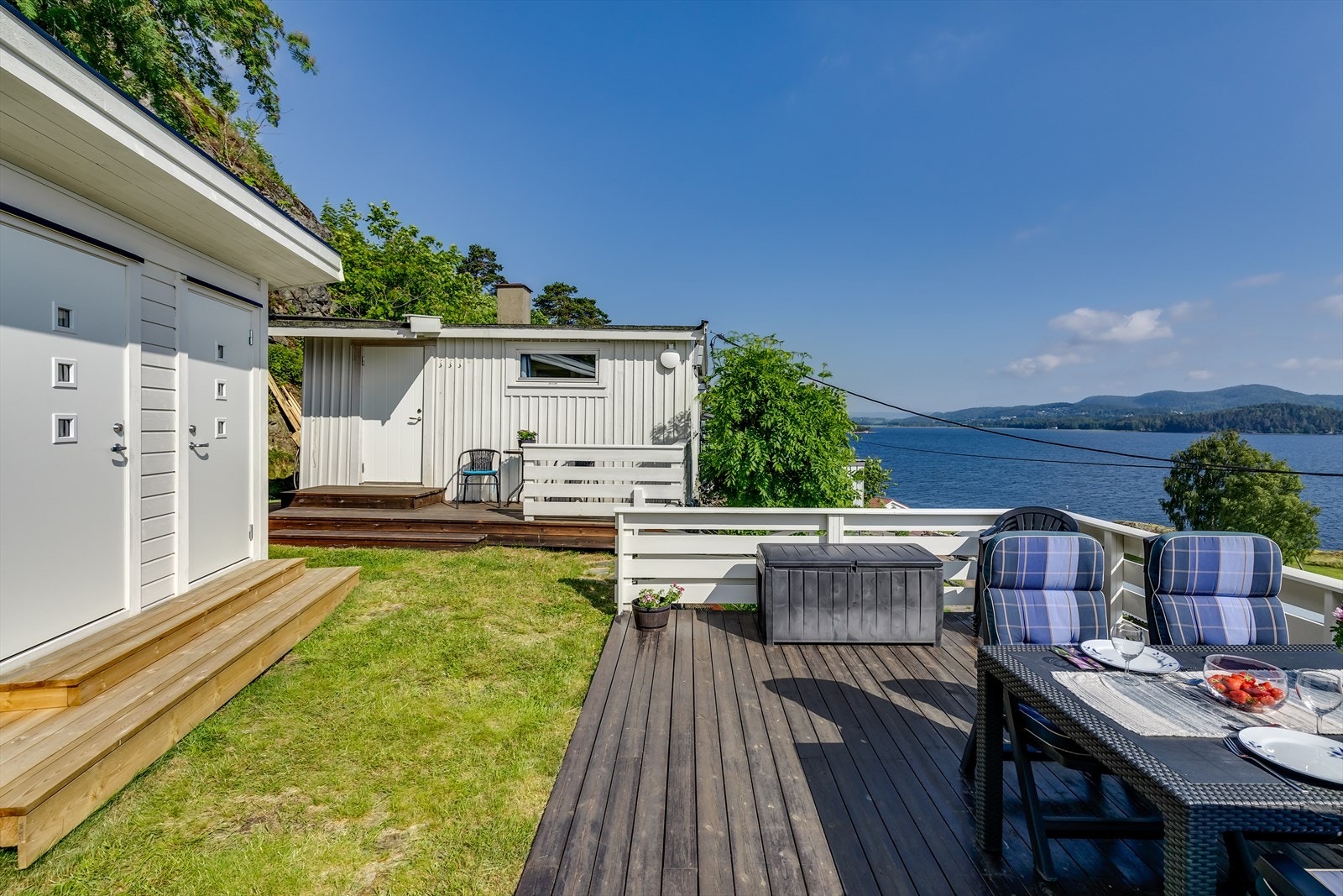 Terrasseplatting for avslapning og hygge og grilling! Galleribilde