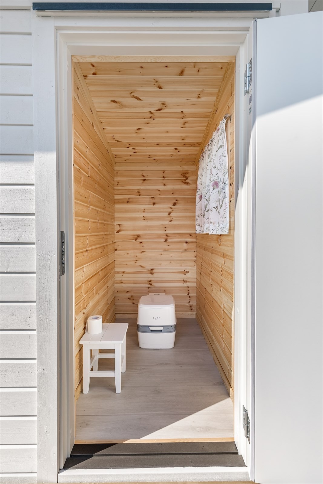 Wc i bod med tørrdo. Galleribilde