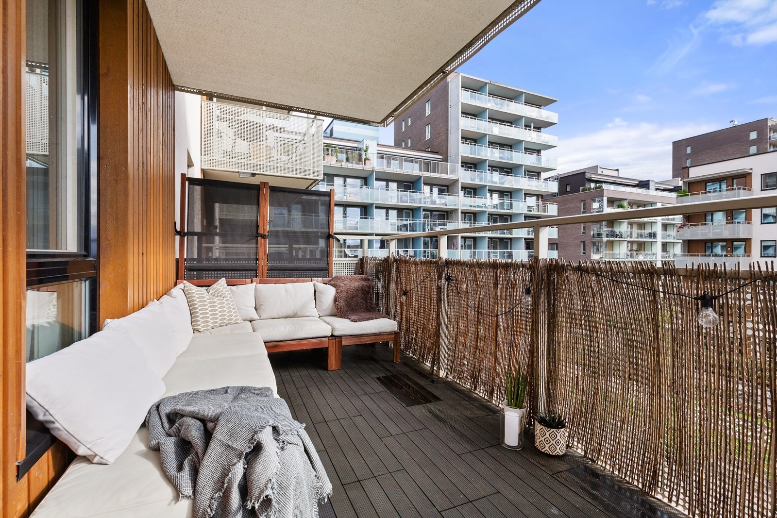 God plass til stor sittegruppe og plass til grill. Galleribilde