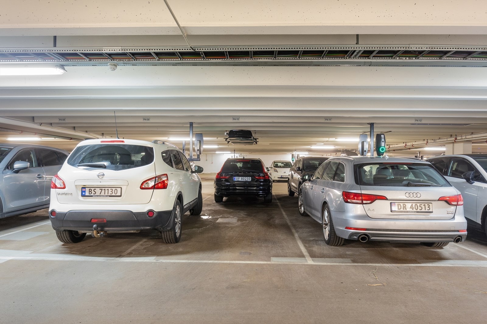 Det er mulighet for kjøp av garasjesplass med skiboksheis og ladeboks i felles garasjeanlegg med heisadkomst. Galleribilde