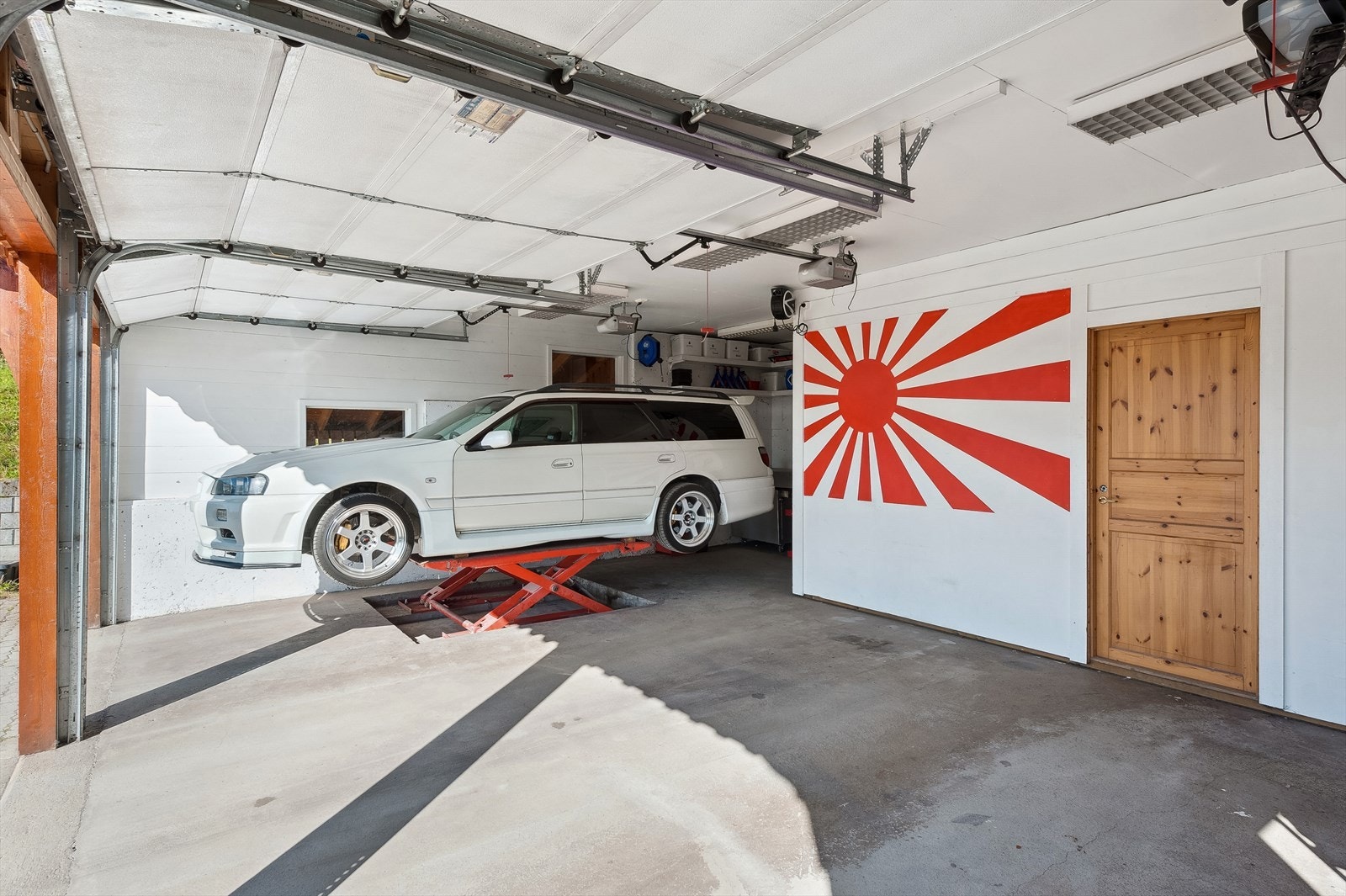 Samt bod og loft for oppbevaring. Galleribilde