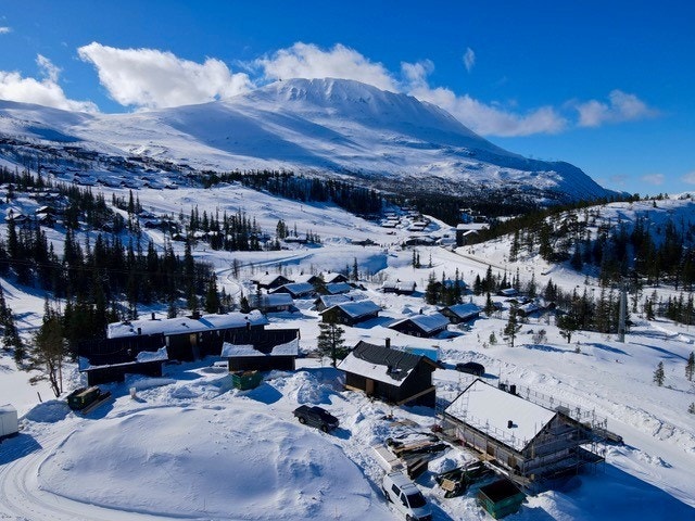 Byggingen av hyttefeltet Sjå med utsikt til Gaustatoppen Galleribilde