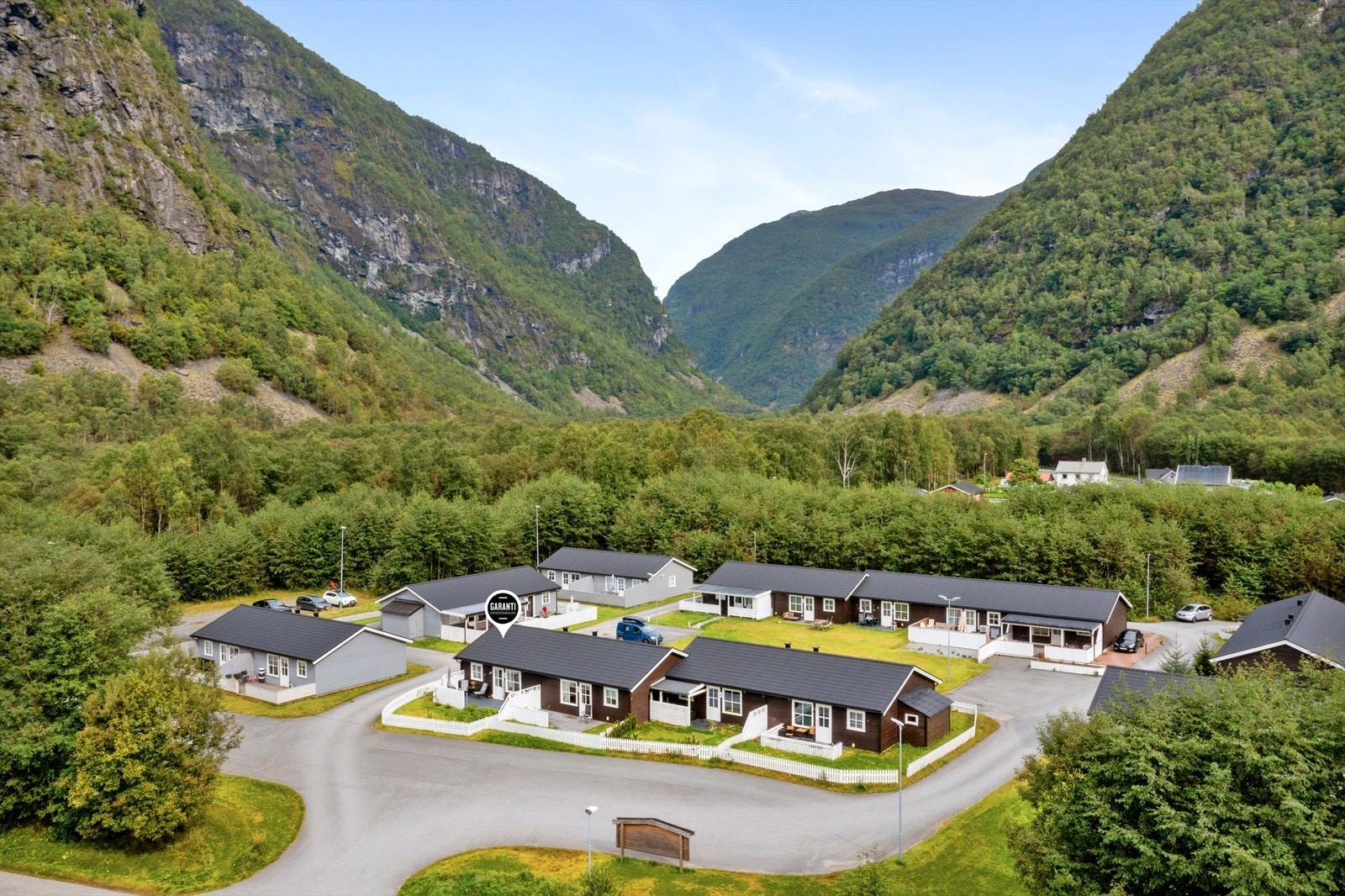 Nedre Storøyni er eit etablert sameige med 20 eigarseksjonar. Galleribilde