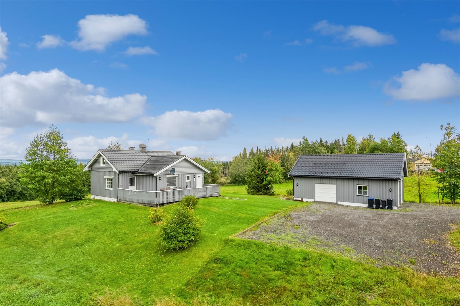 Boligen har et bruksareal på 89 m² og har normal standard ut i fra alder og har blitt jevnlig vedlikeholdt opp gjennom årene. Galleribilde