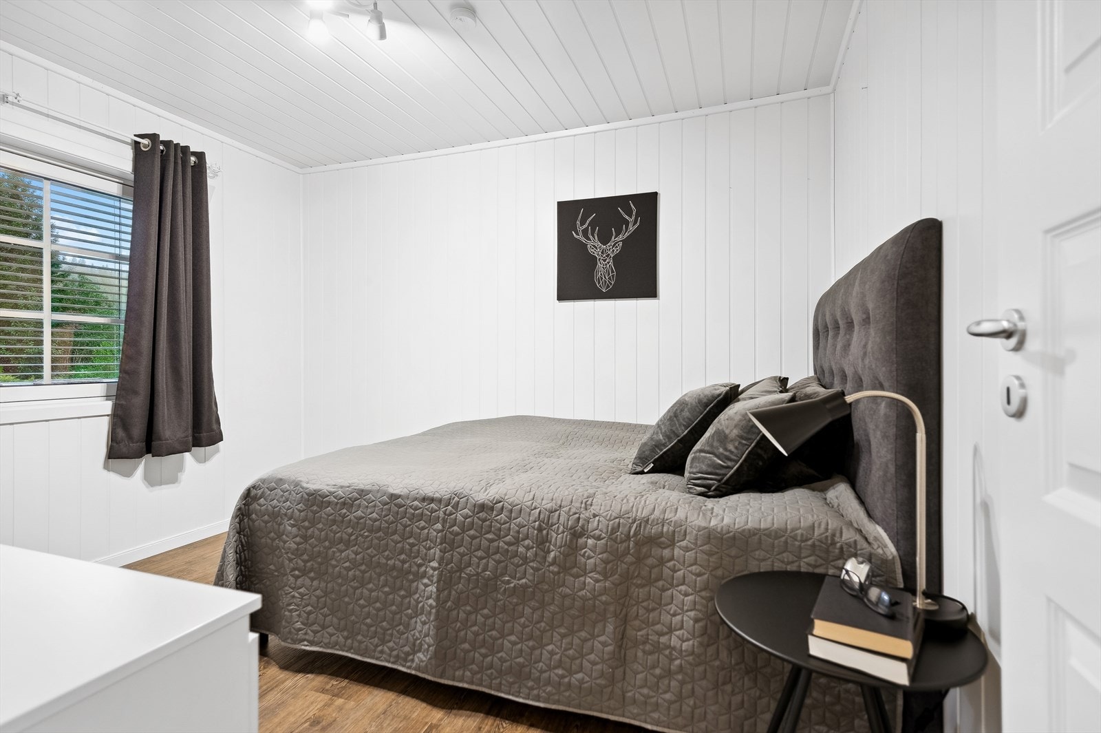 Nye, lyse fine overflater. Galleribilde