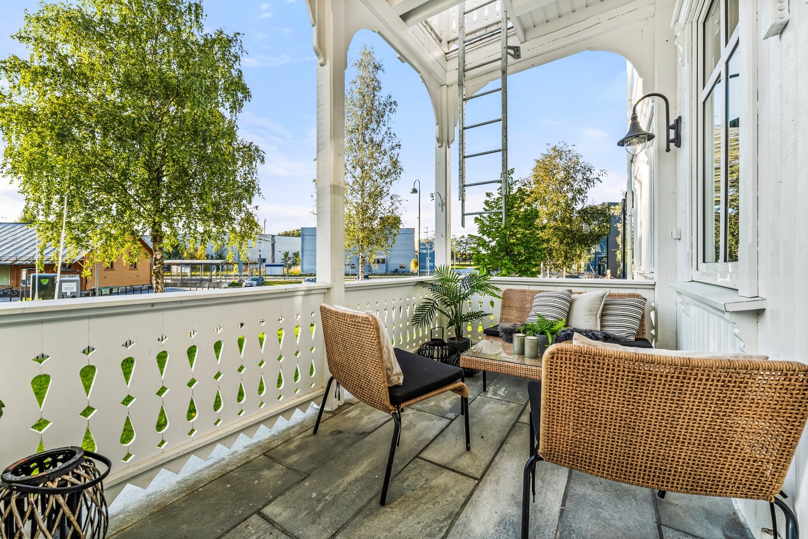 Herlig vestvent terrasse med gode solforhold Galleribilde