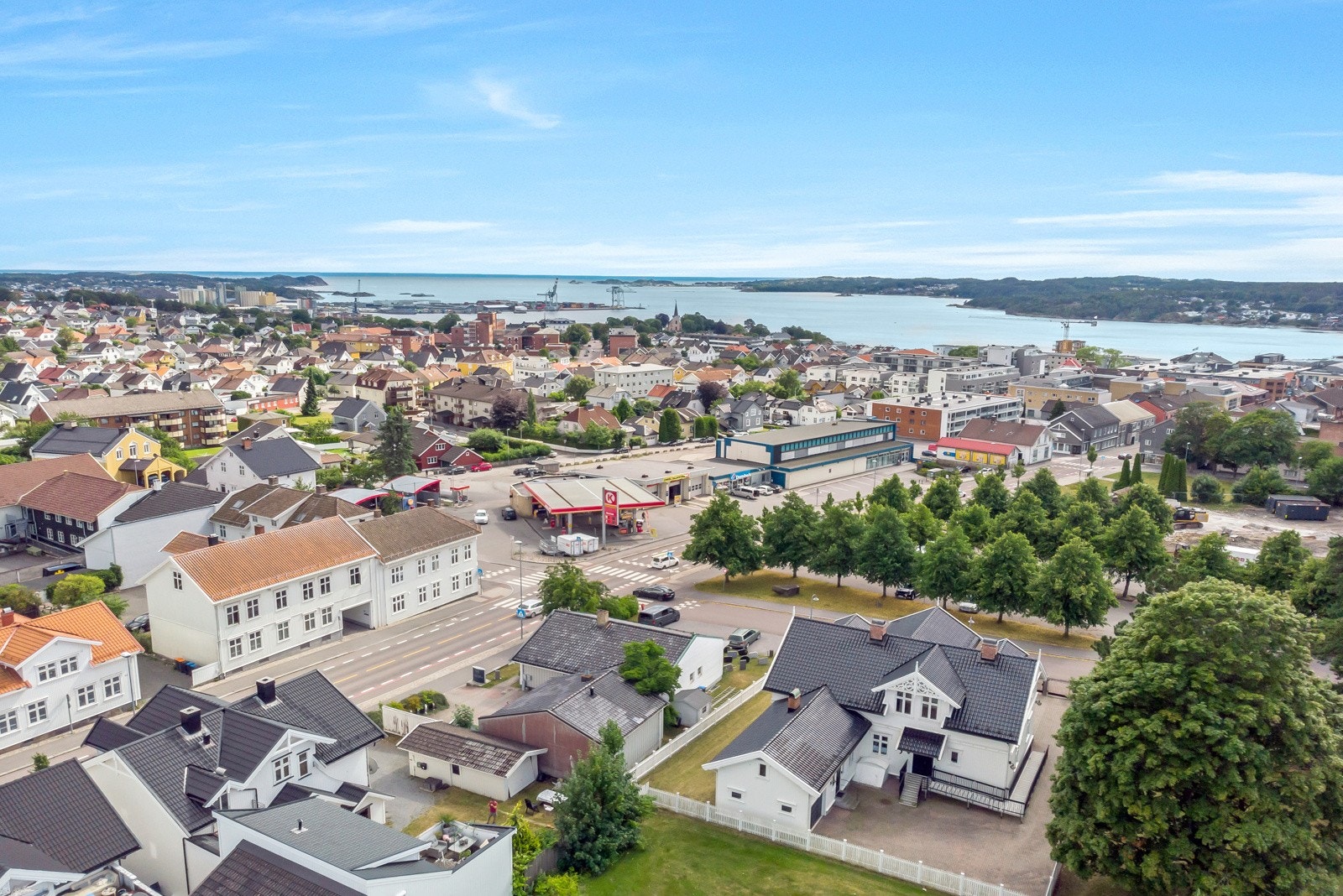 Boligen ligger meget sentralt til på Nanset. Her har man umiddelbar nærhet til alt av servicetilbud. Galleribilde