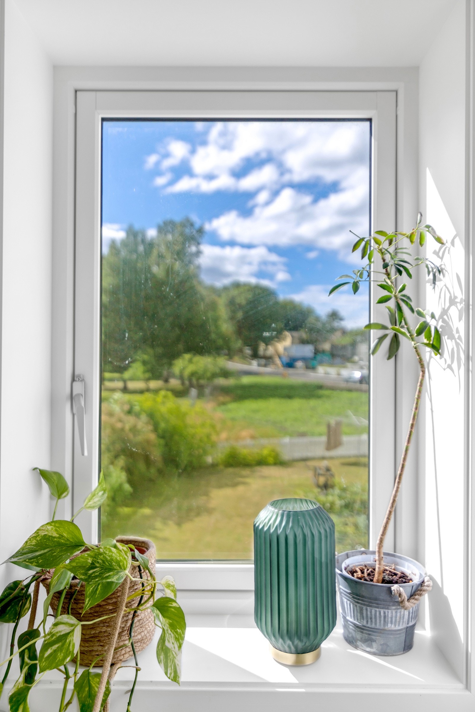 Leiligheten vender mot stille, rolige og grønne Badeparken. Galleribilde
