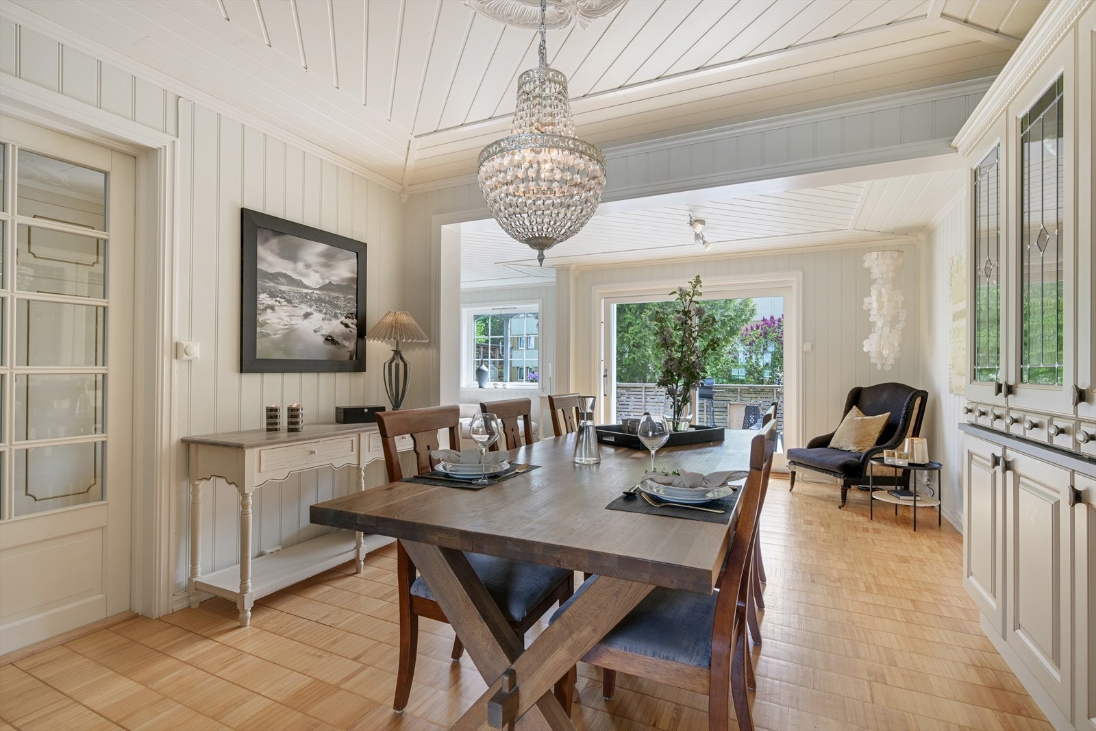 Spisestue med flott gulv! Galleribilde