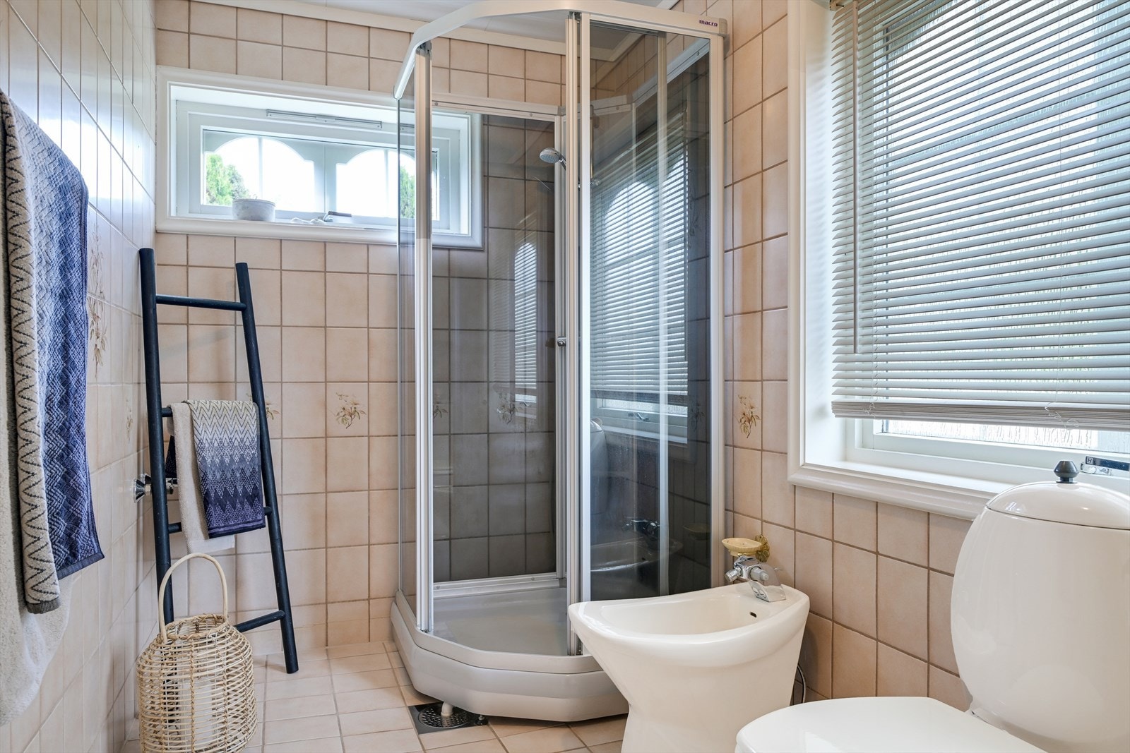 Fliselagt bad/wc i 1. etasje. Galleribilde