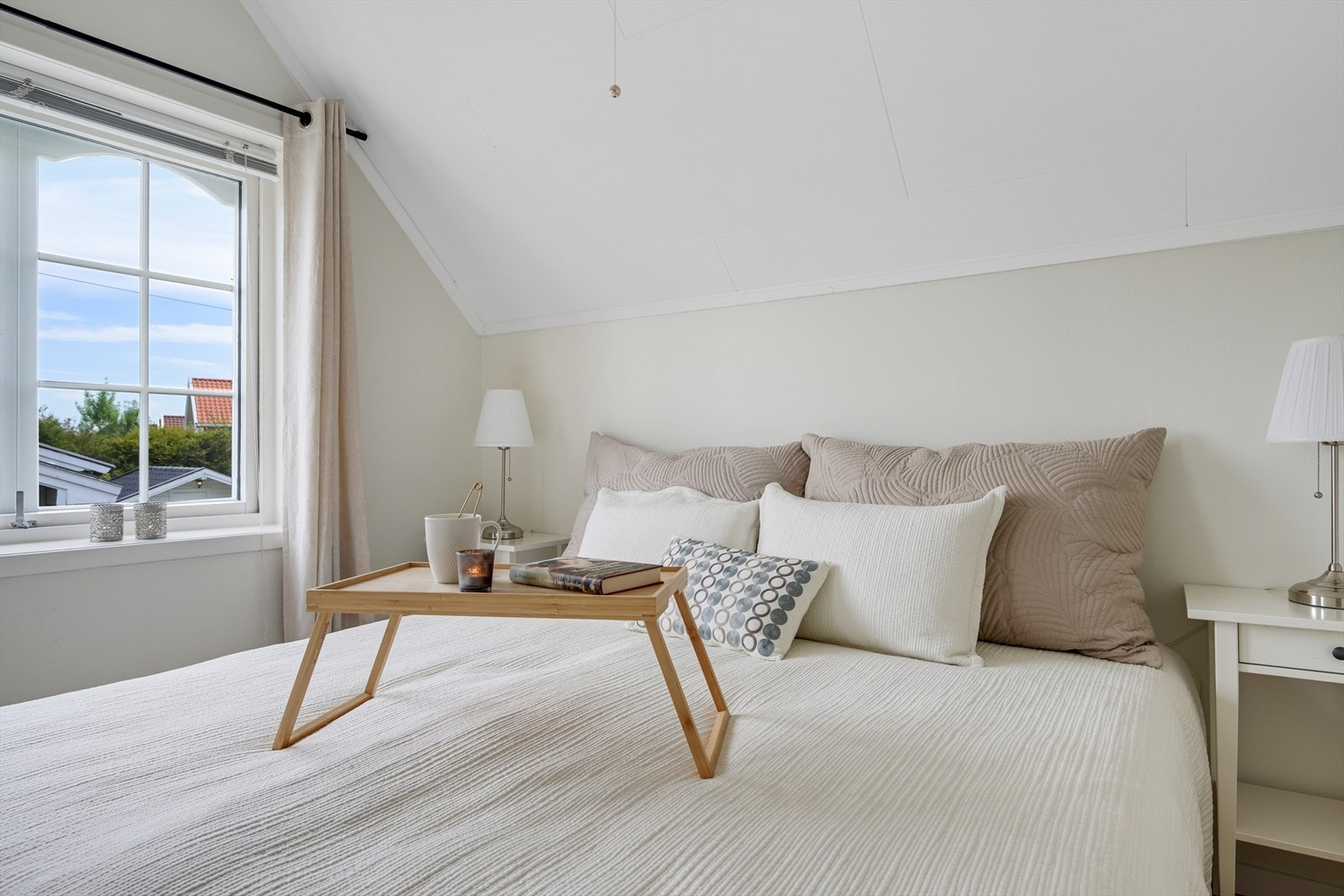 Soverom nr. 2 ved trapp i 2. etasje. Galleribilde