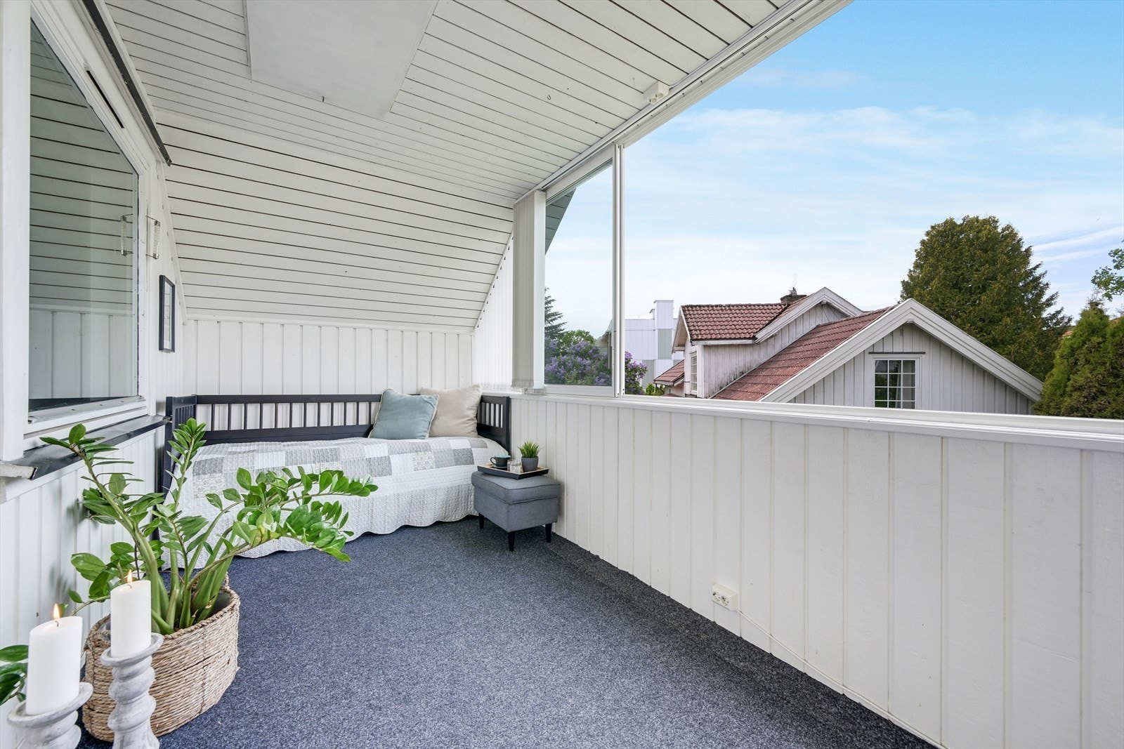 Overbygget innglasset veranda i 2. etasje. Galleribilde