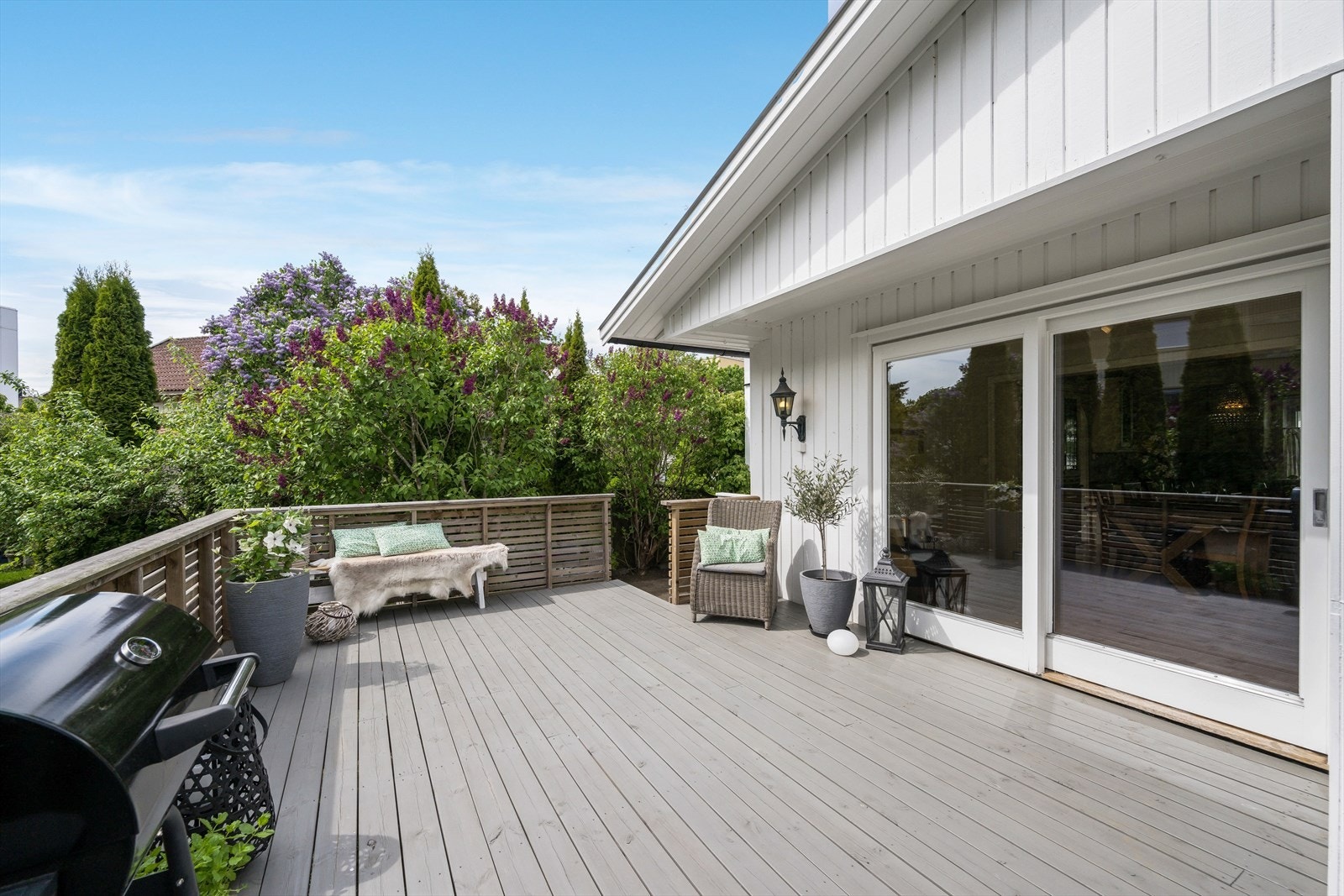 Sydvendt veranda med utgang fra stue. Galleribilde