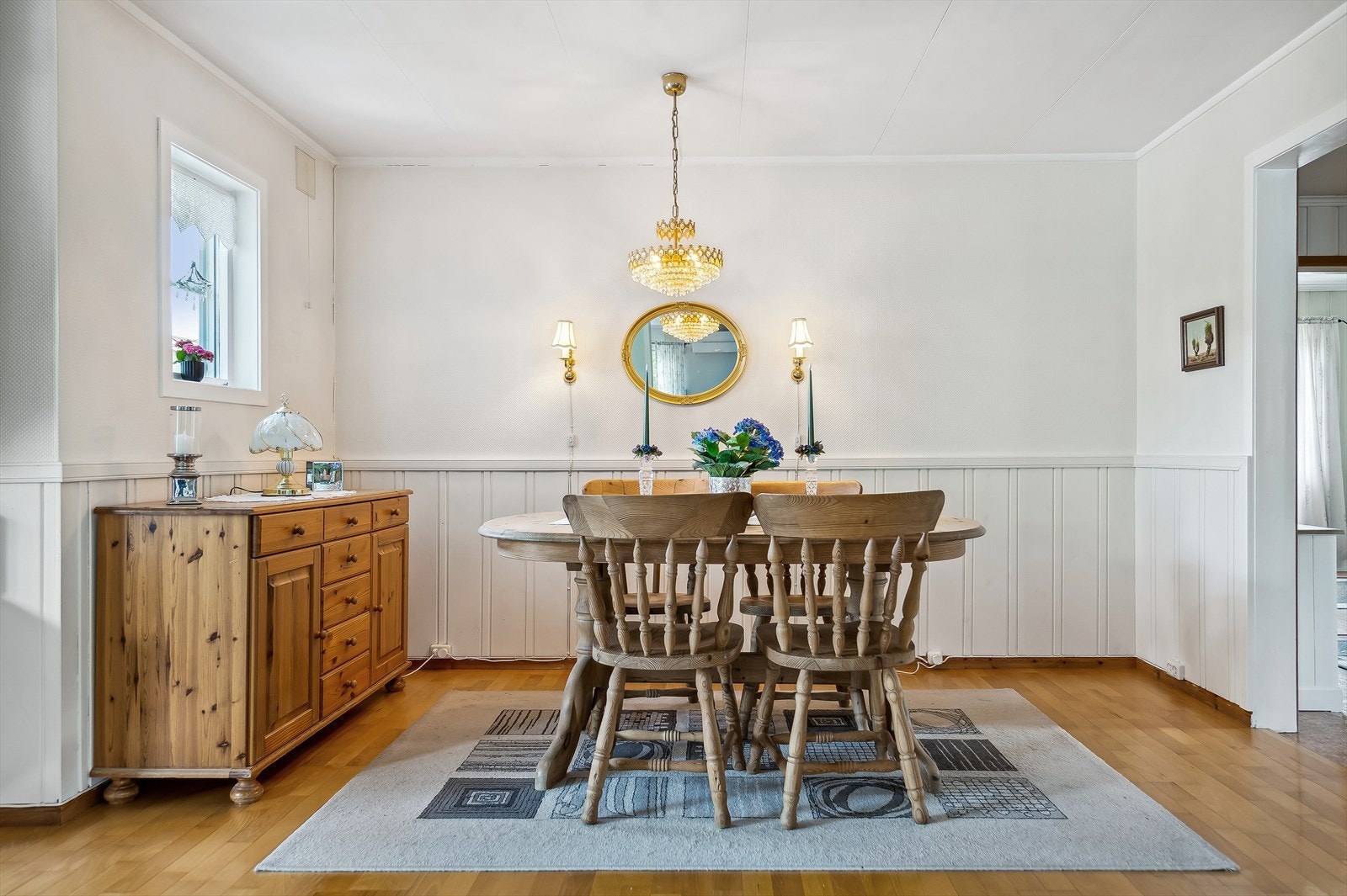 Her er det også god plass for spisebord hvor man kan samle venner og familie til herlige måltider. Galleribilde