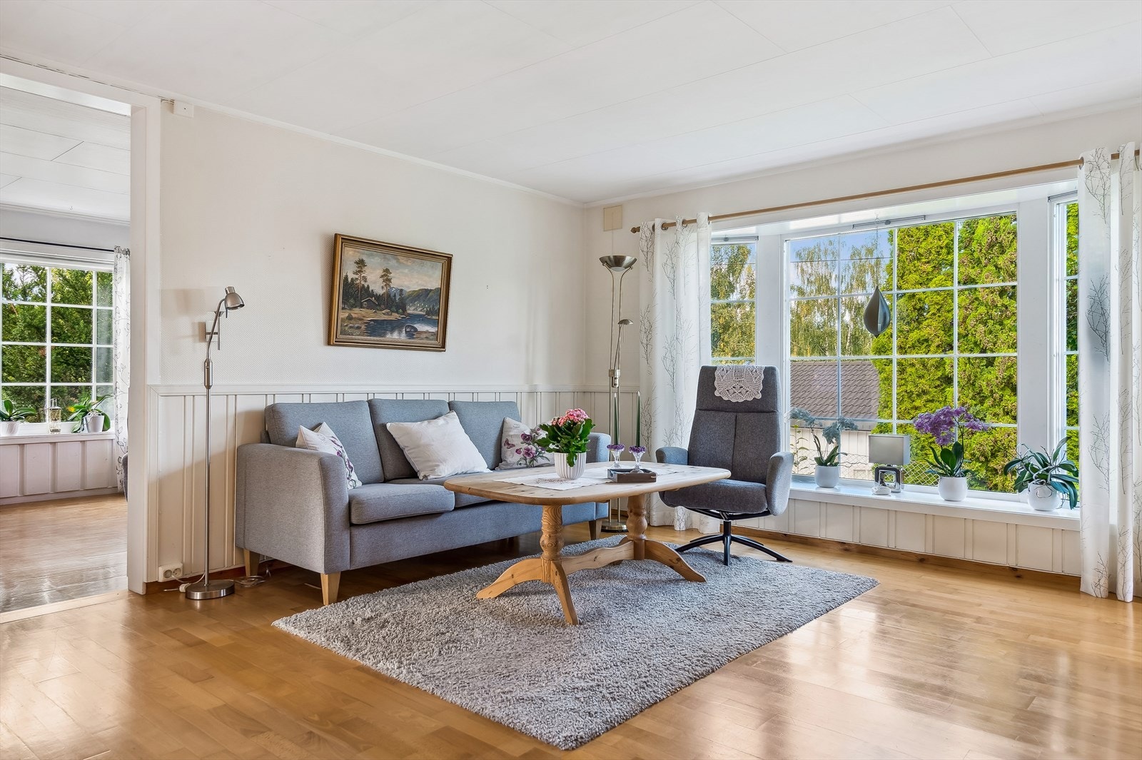 Stuen har også god plass for sofagruppe, TV og tilhørende møblement. Galleribilde