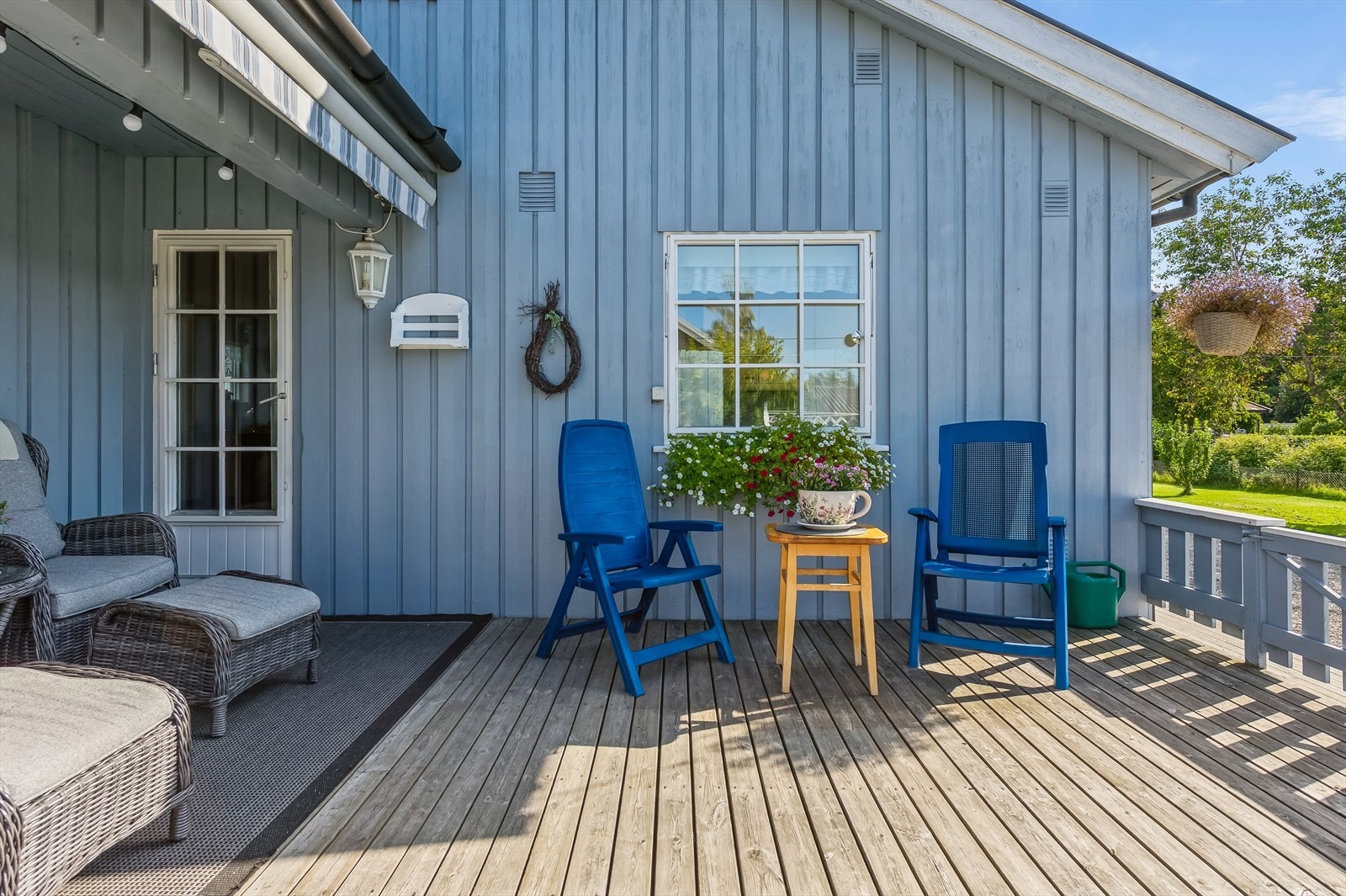 Fra stuen er det adkomst til delvis overbygget terrasse. Galleribilde