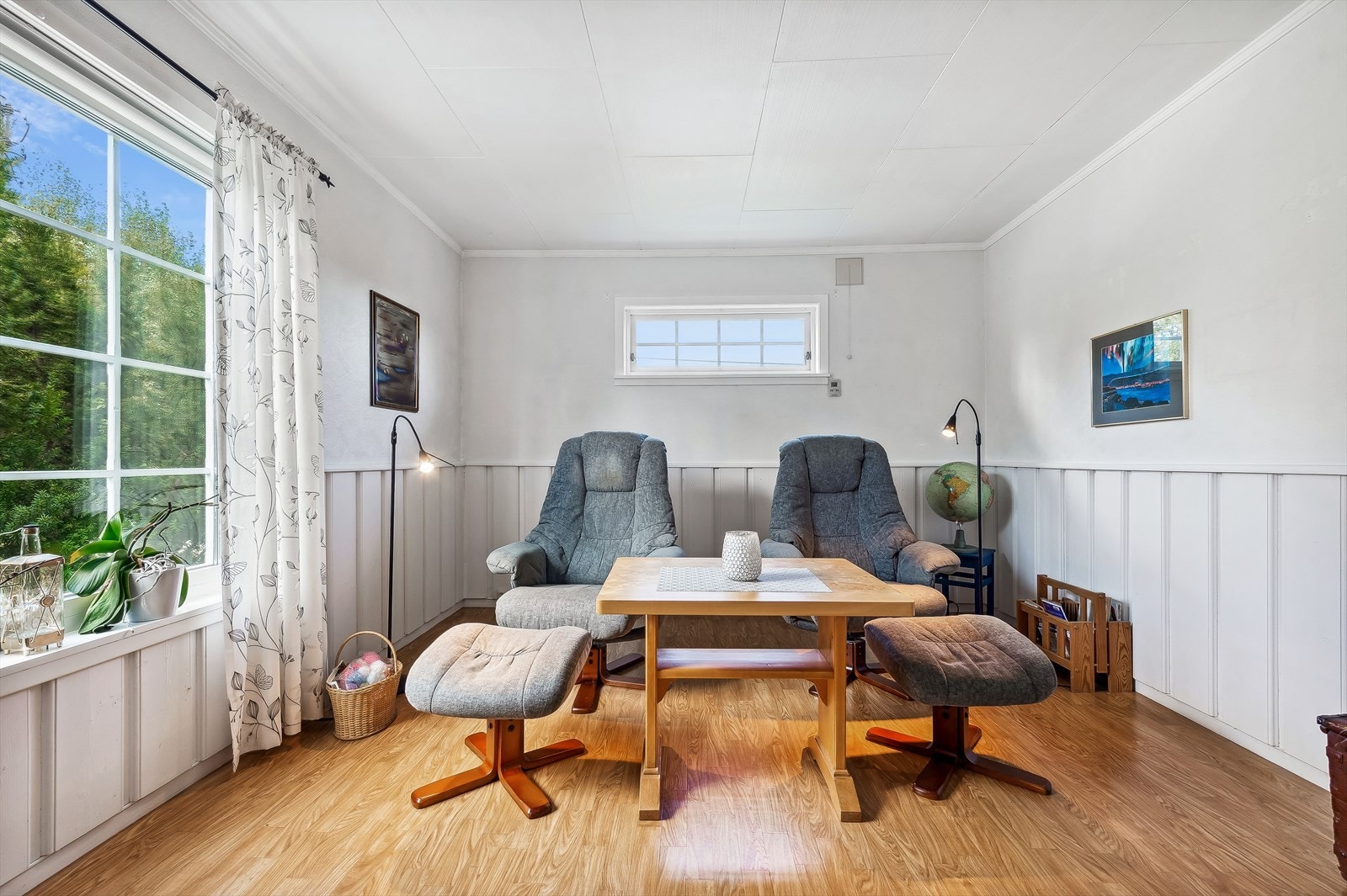 Stue 2 er lys og har god plass for ønsket møblement. Galleribilde