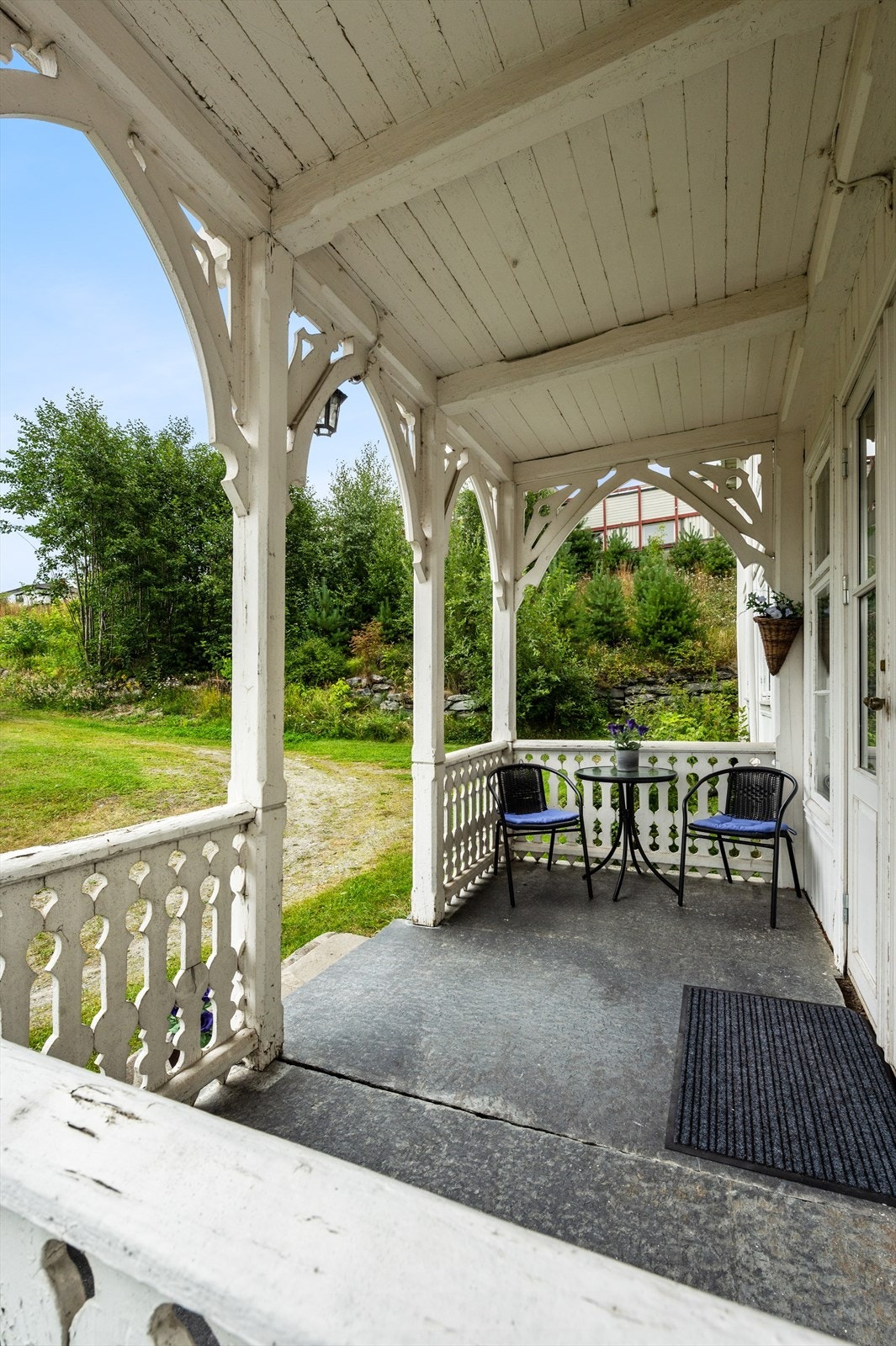 Verandaen og inngangspartiet Galleribilde
