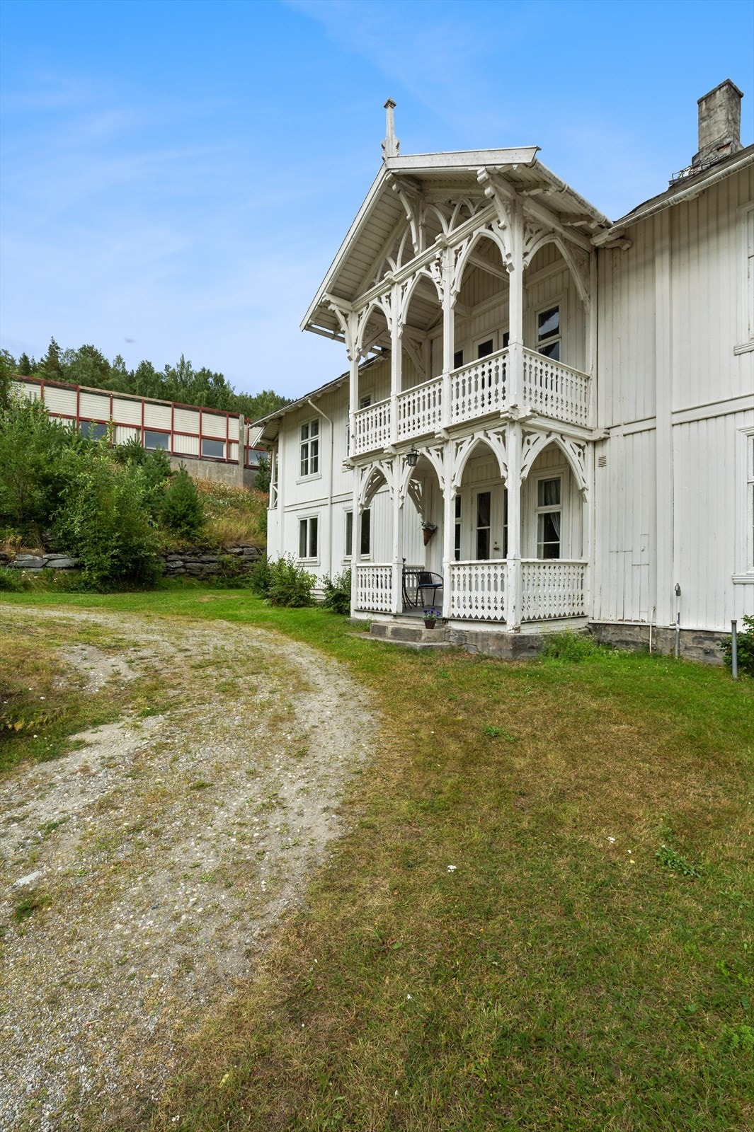 Fine detaljer på svalgangen. Galleribilde