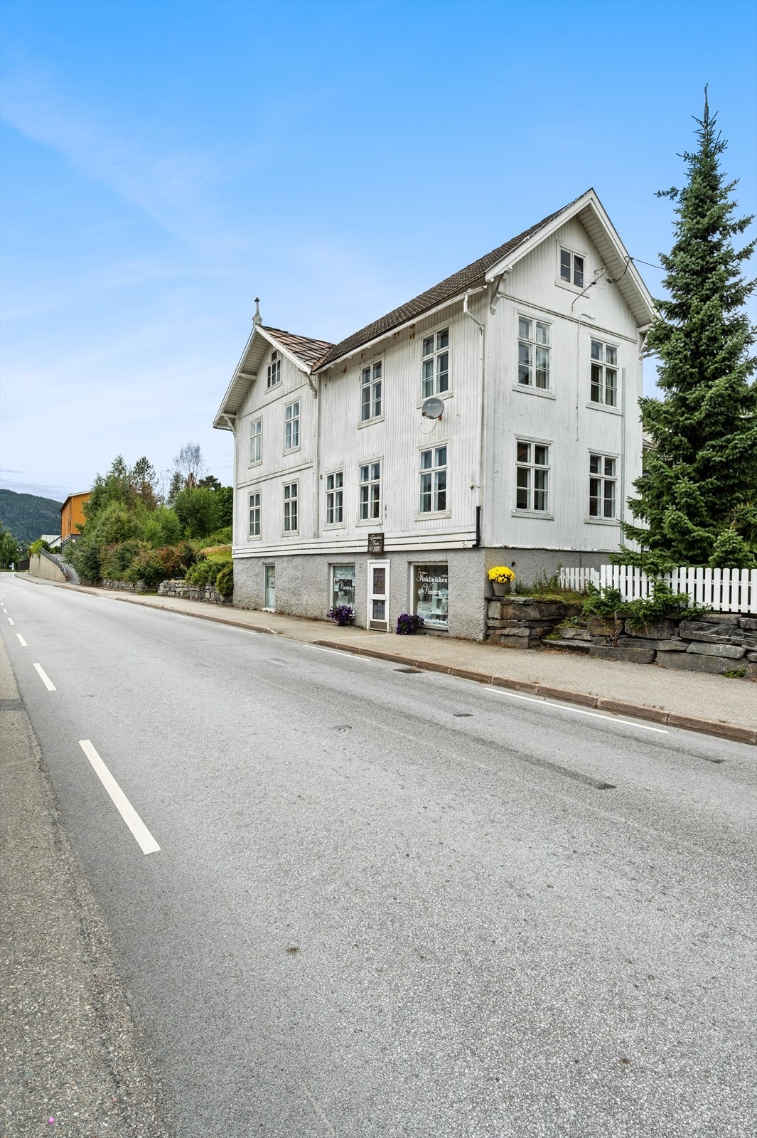 I kjeller er det et butikklokale som har blitt brukt til utleie. Galleribilde