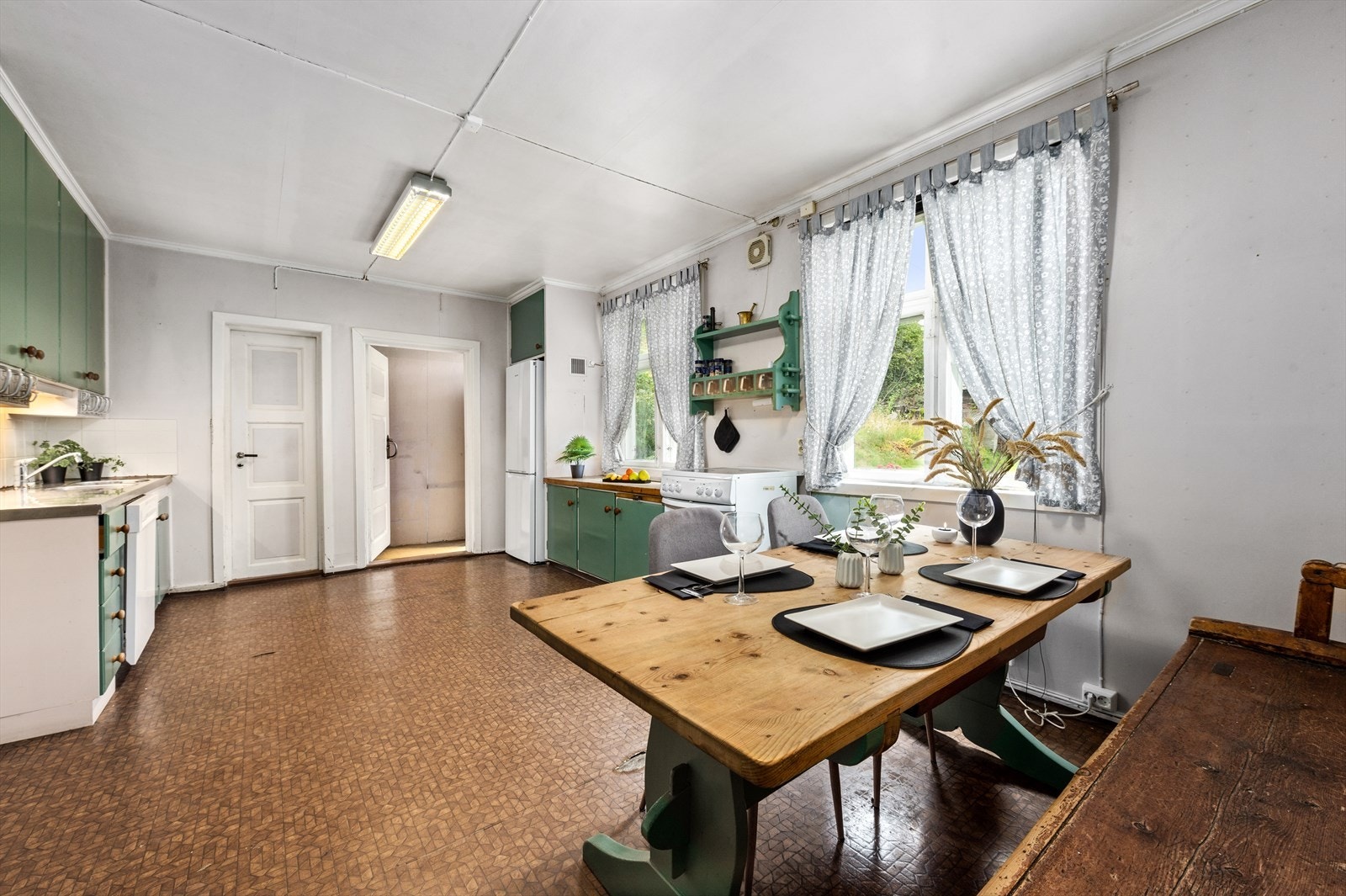 Stort kjøkkken i 1. etg hoveddel. Galleribilde