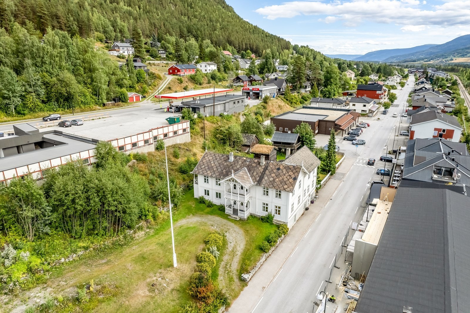 Eiendommen sett sørover. Galleribilde