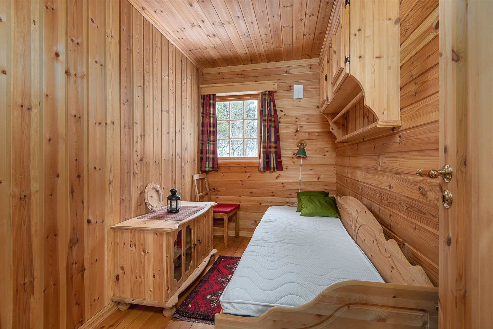 Soverom nr 3 sengebrisk Galleribilde