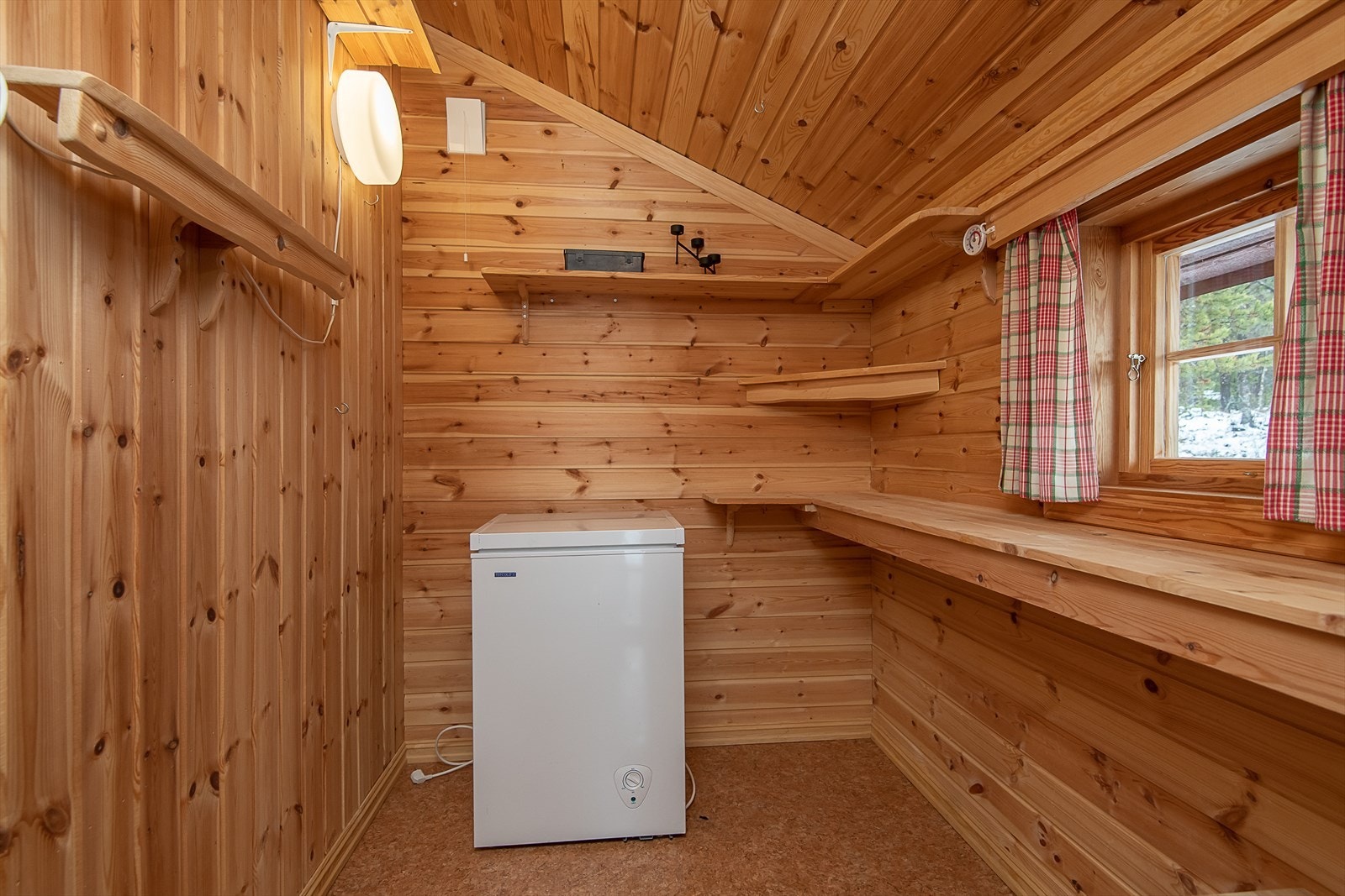 Romslig innvendig bod. Galleribilde