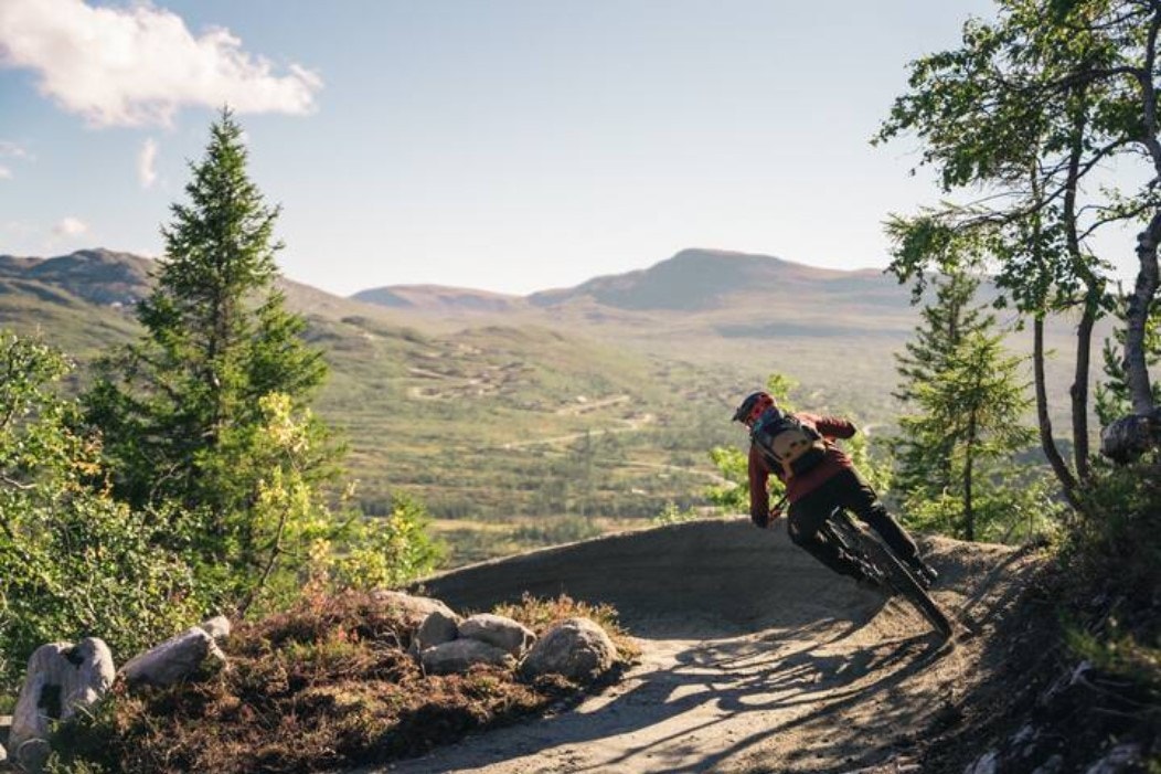 Sykkelstien Battlescar, med utsikt mot Høgevarde. Foto: Hunnalvatn Media Galleribilde