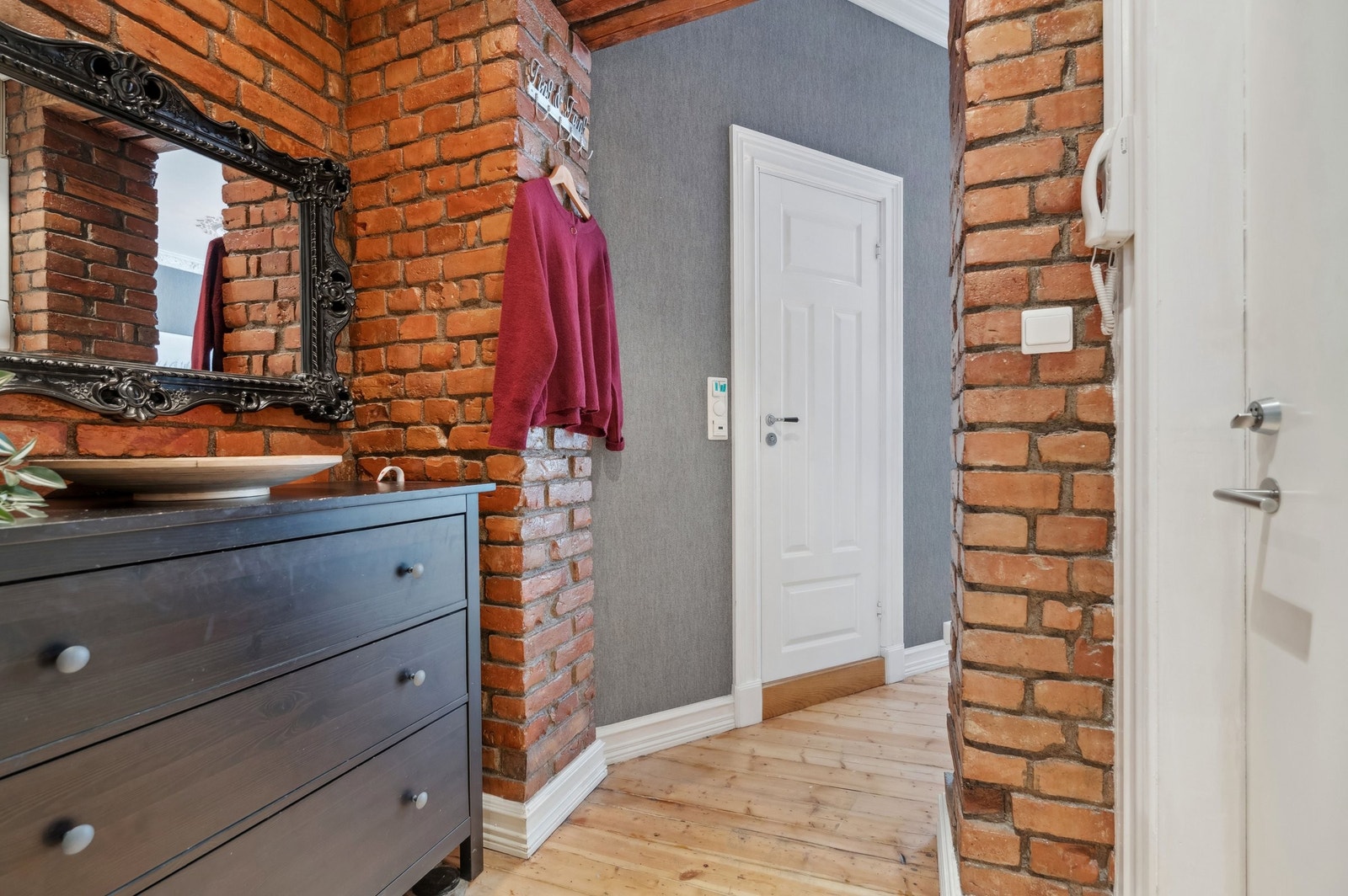 Plass til oppbevaring i gangen. Galleribilde