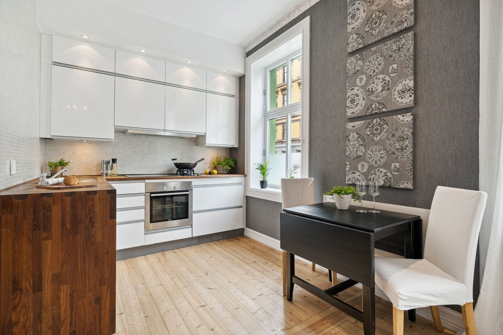 God plass til spisebord/arbeidsbord. Galleribilde