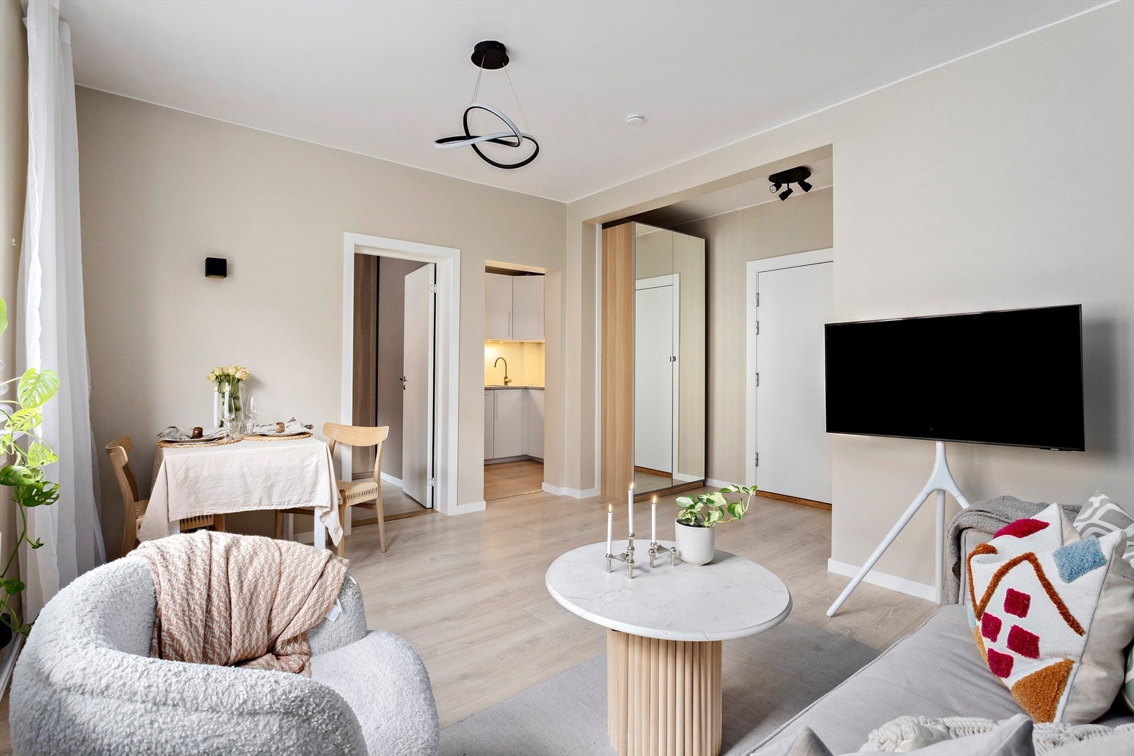 En lys og delikat 2-roms andelsleilighet med en sentral beliggenhet på Torshov Galleribilde