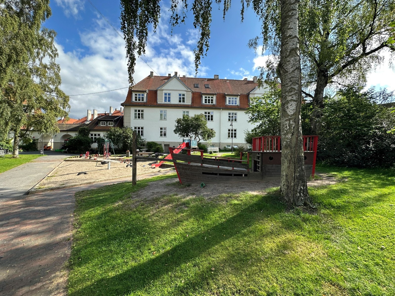 Fra bakgård 2. Galleribilde