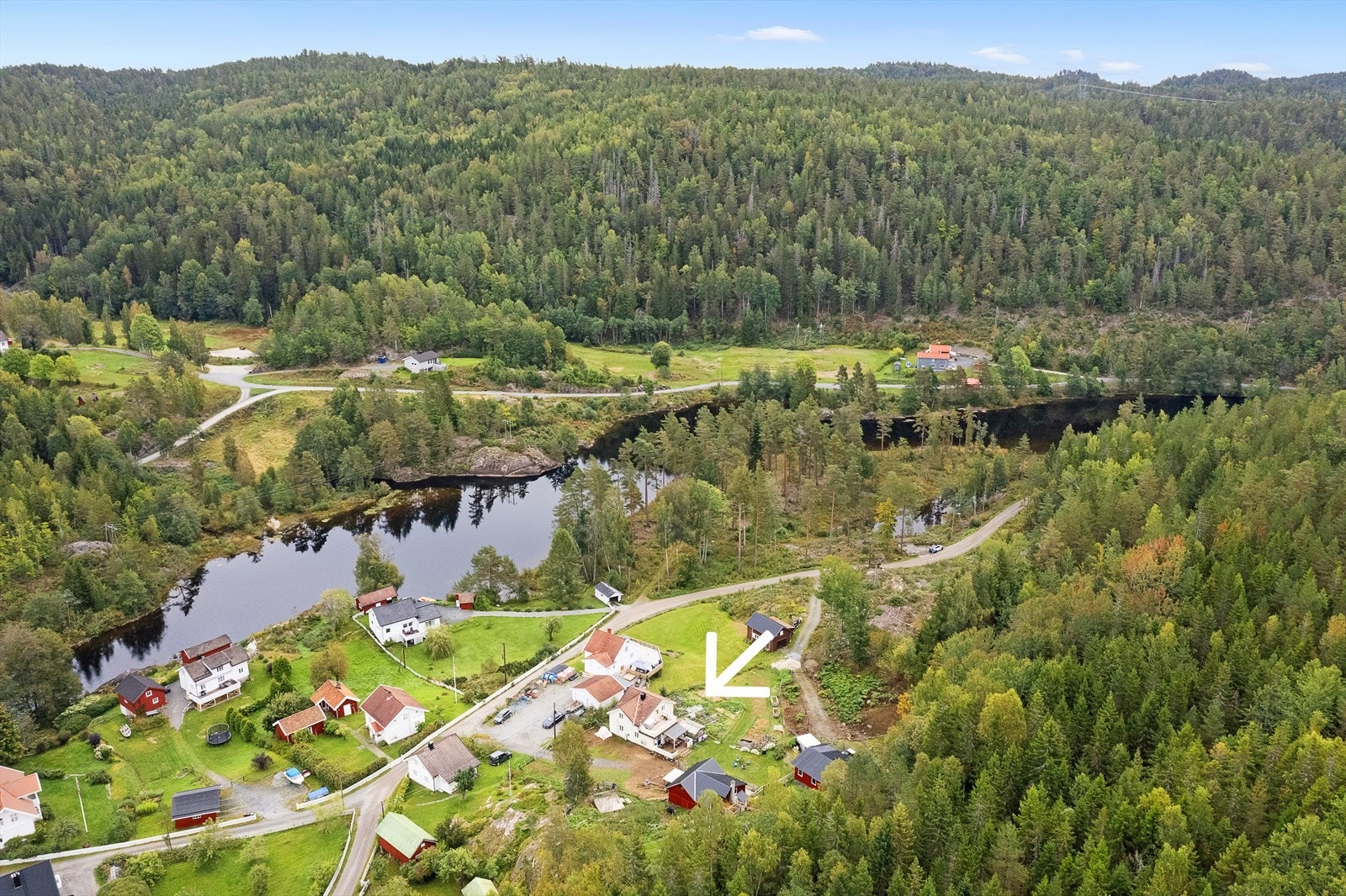 Varierte naturområder i umiddelbar nærhet. Her kan du blant annet høste sopp og bær. Galleribilde